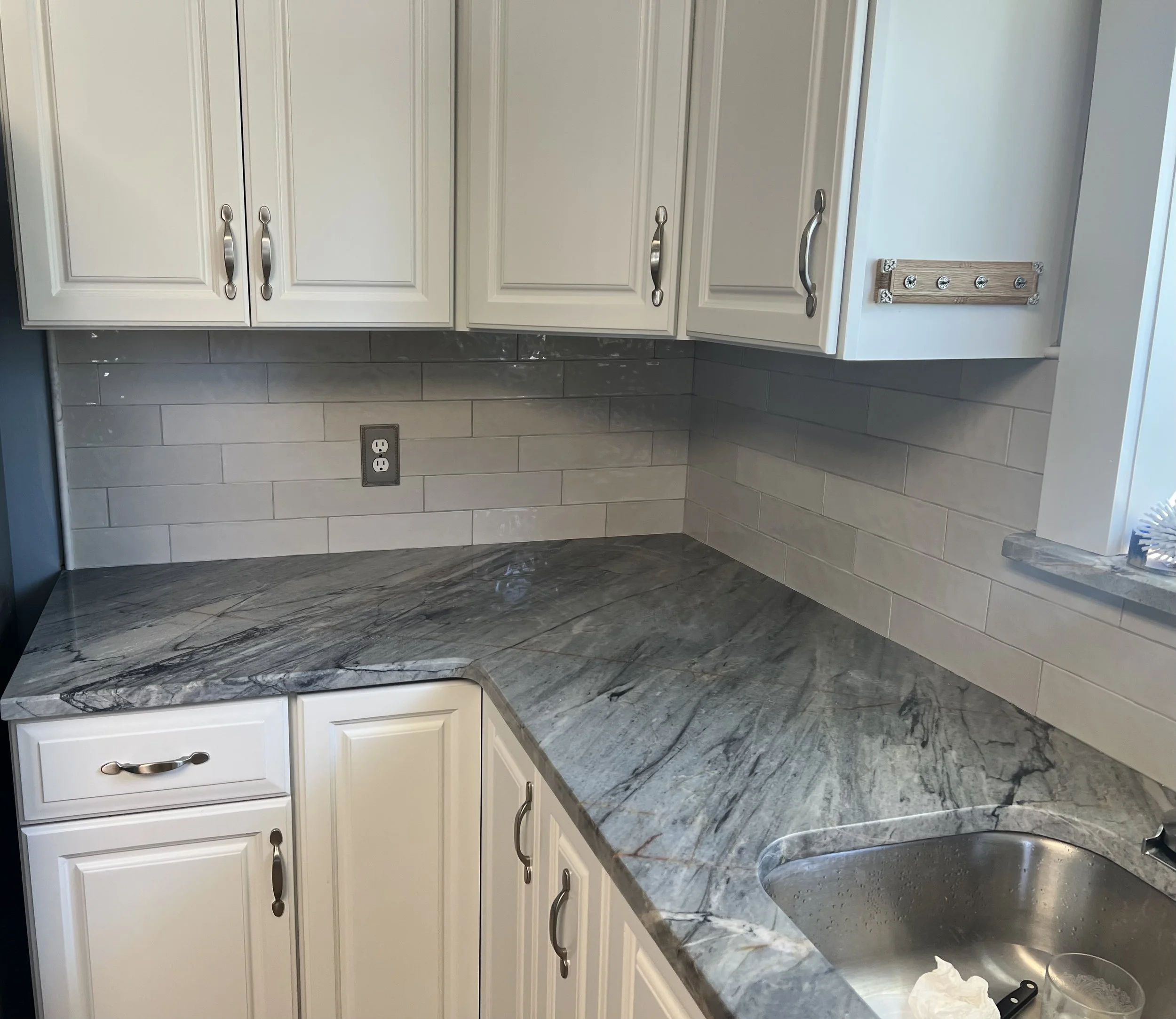 Backsplash porcelain staircase pattern 3”x12”