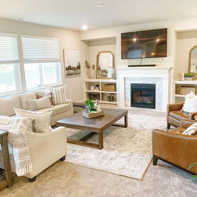 Had the best time adding all the fun accessories to this sweet clients new home! Who knew shopping for home decor during covid would be so tricky! We were able to get this ready and styled before a housewarming / grad party this weekend! #homesweetho