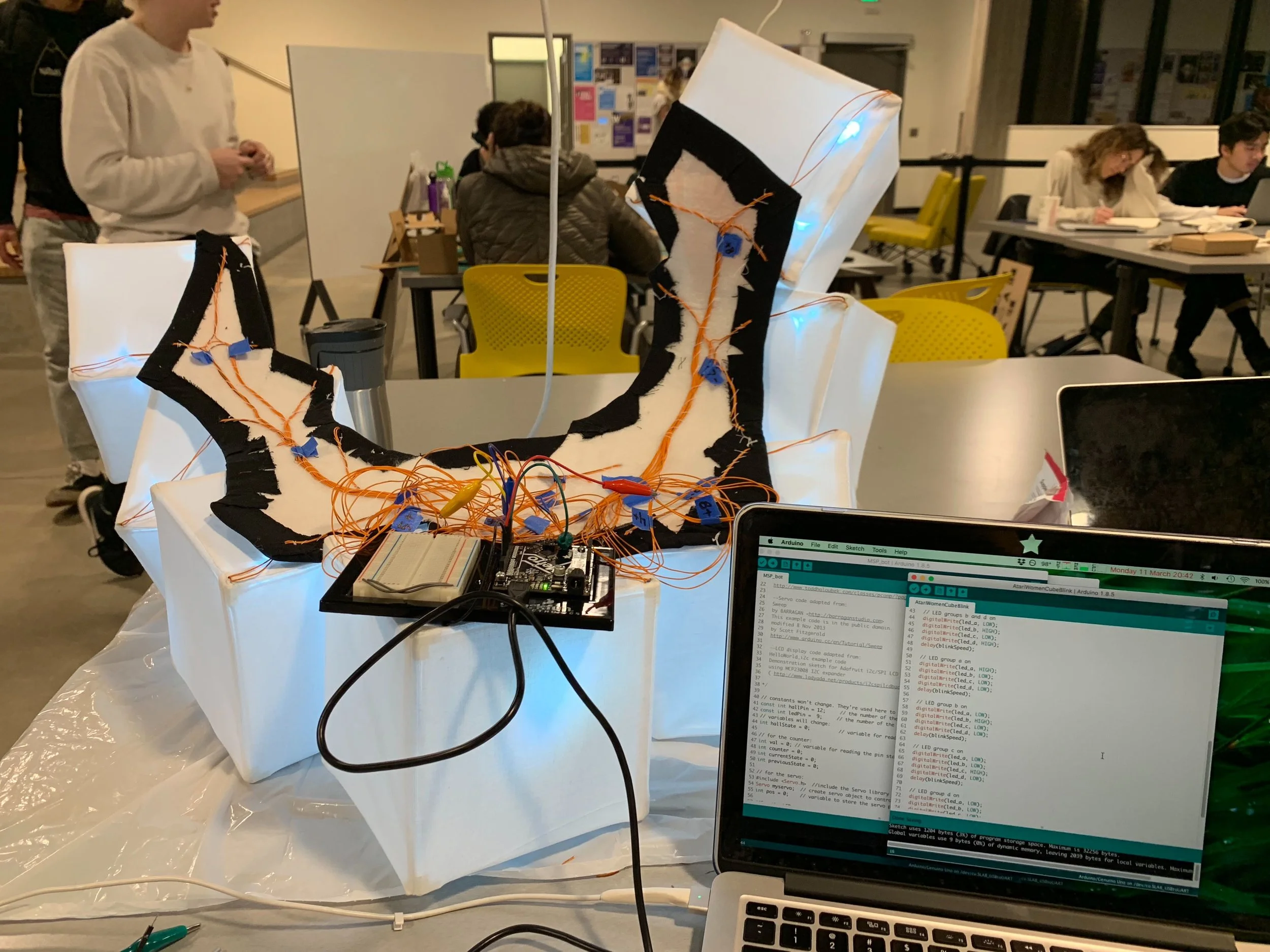 With the cubes attached to the custom thermoplastic shoulder base, I organized the wires and programmed the blink sequence in Arduino. The finished cube structure runs on an Arduino Lilypad.