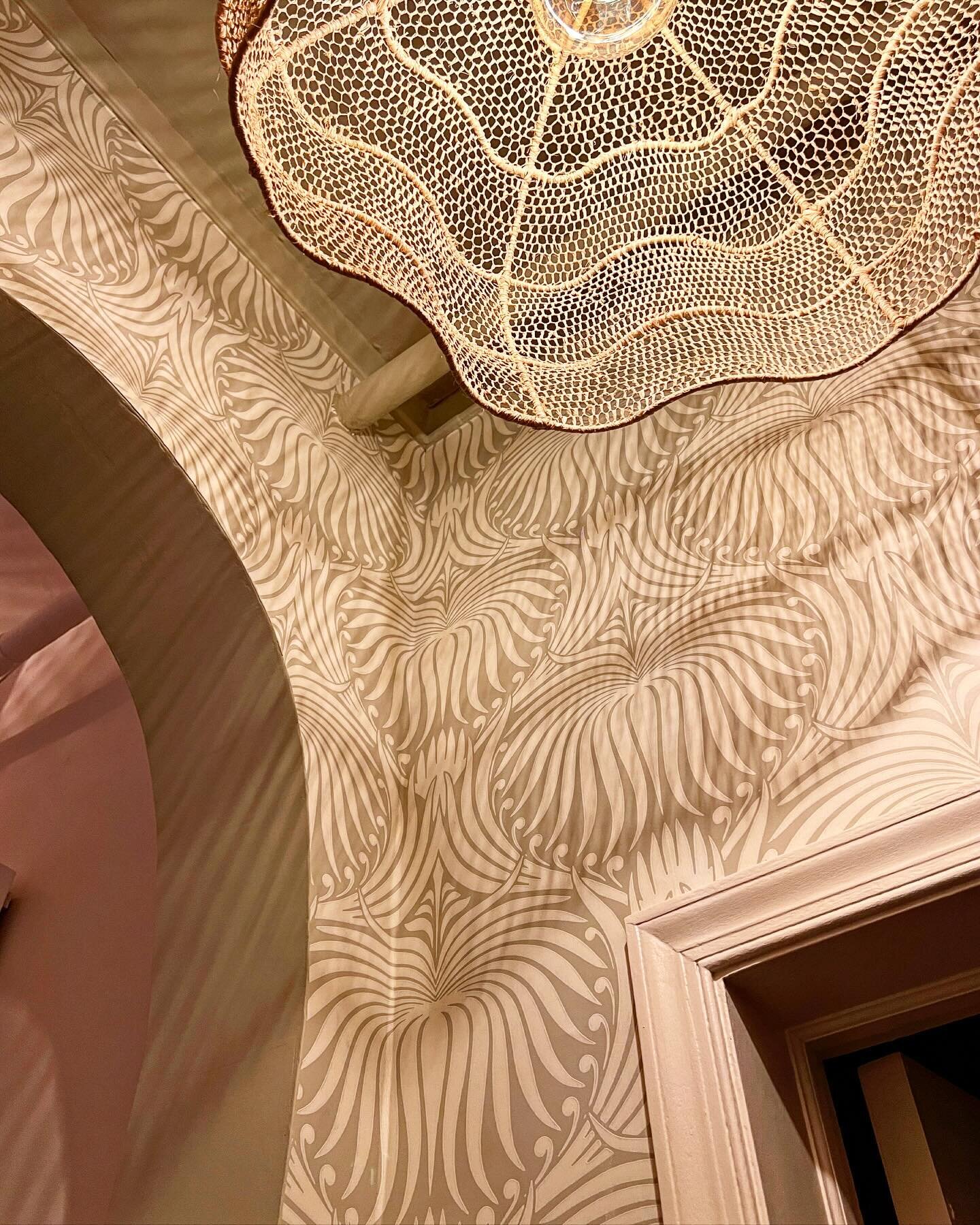 The welcome vestibule, that allows flow to two dynamically contrasting spaces, ying &amp; yang, light &amp; dark 

✨ Wallpaper by @farrowandball 
✨ Artisanal rattan nest pendant