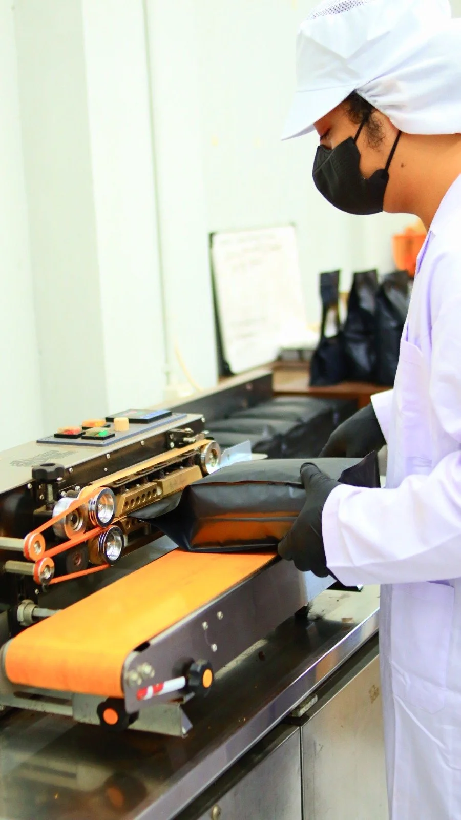 Three Folks Coffee Roastery Packing