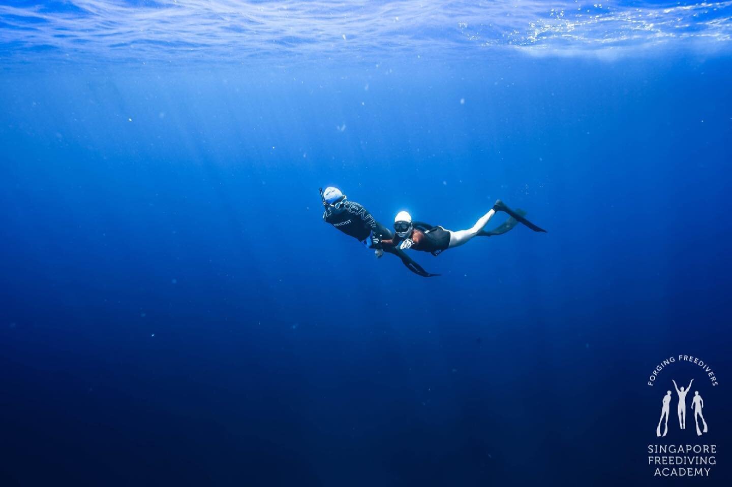 Diving with your favorite person 💞
&bull;
📸: @yeehuiii 
&bull;
#apneasg #divetrip #freedive #freediving #sgfreedivers #freedivesg #freediveislife #sfa #singaporefreedivingacademy #SSI #IAMSSI #saltylife #getaway #holiday #bigblue #101reasonstofreed