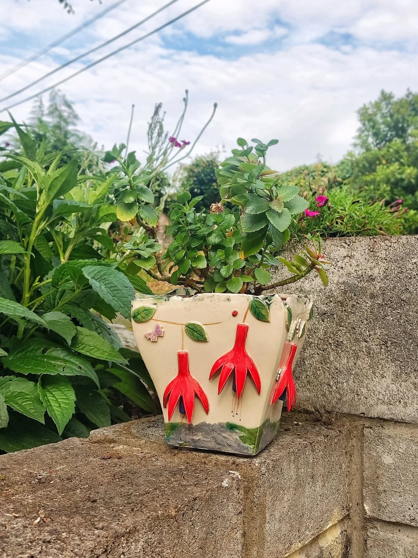 Hope to see you at the @clare_potters_market this weekend. The sun will be shining and the pottery will be amazing 🌞
#pottersmarket #homedecor #madelocal