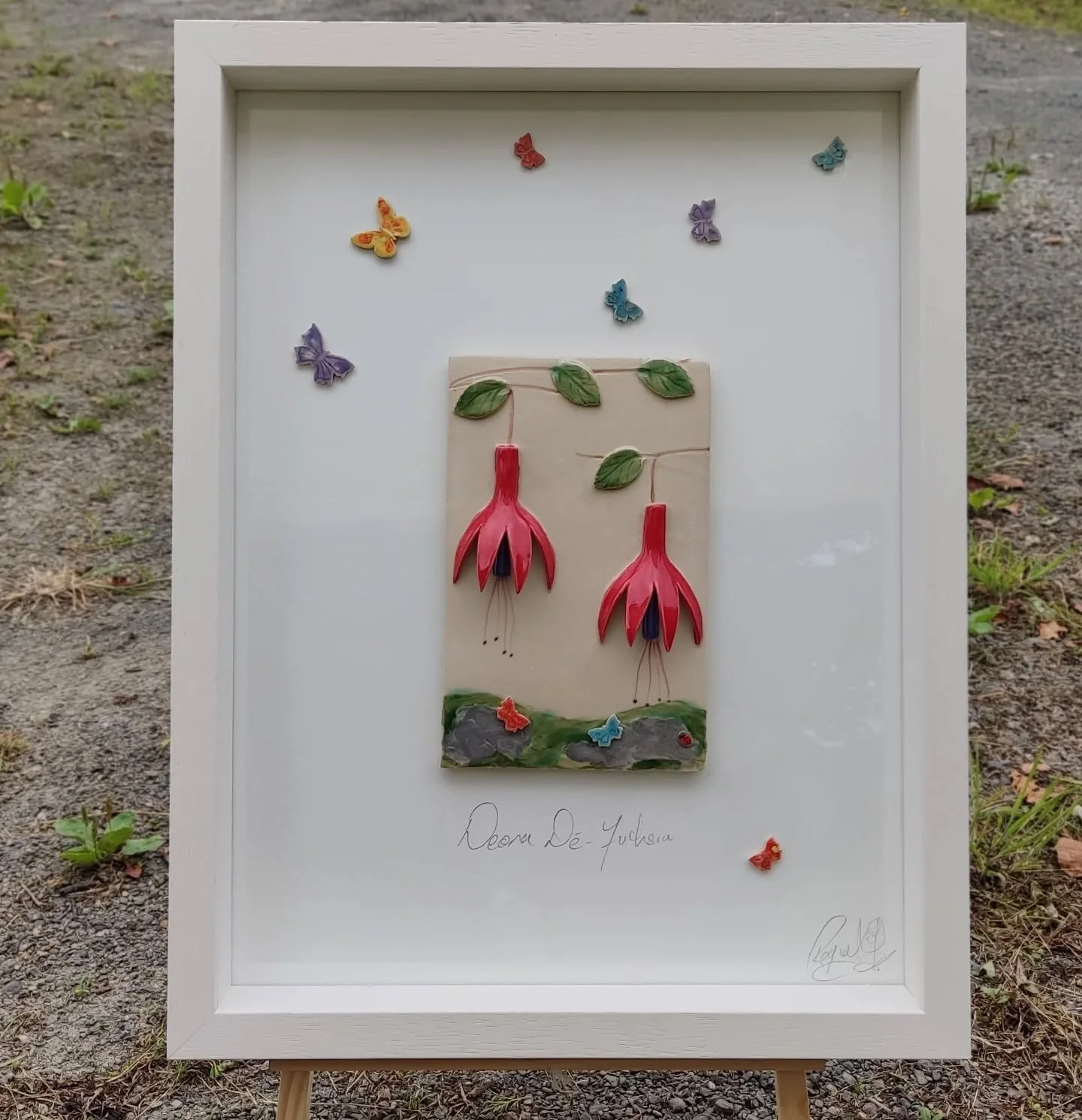 I make ceramics that transform spaces.
My work is about moments of beauty rooted in nature.  They are a reflection of the natural world around us, inspired by the colour and resilience of wildflowers, each piece celebrates life&rsquo;s simple pleasur