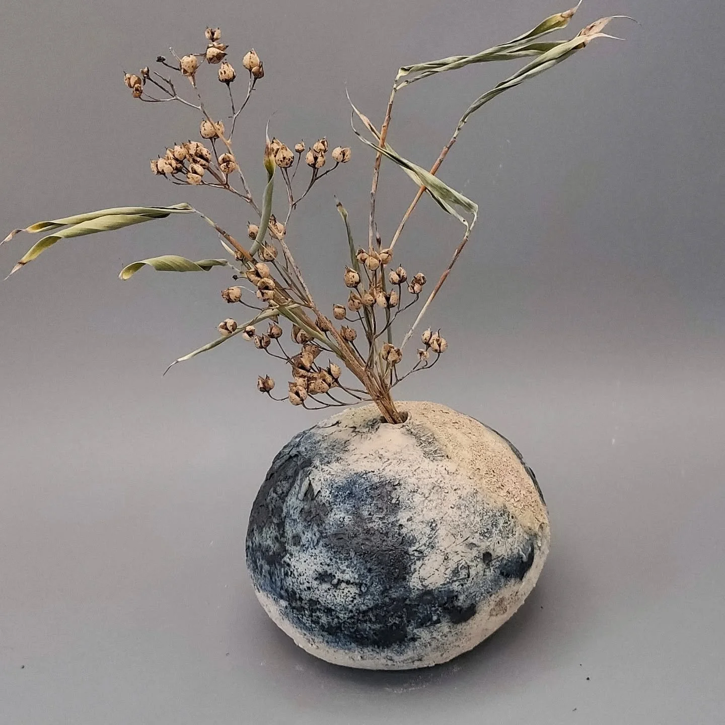Mini Bud Vase.
Textures in Nature.

#clay #handmade #budvase