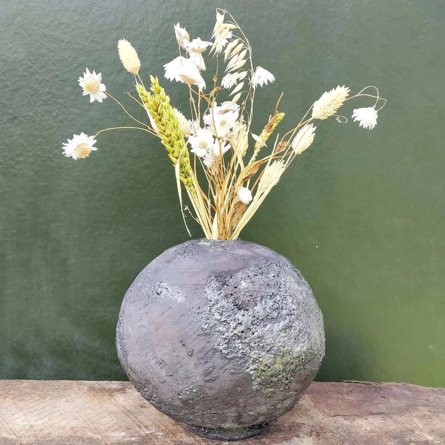 I have been have so much fun playing with new cly and glazes.

#ceramicartist #textureglaze #volcanicglaze #lavaglaze #texturesinnature