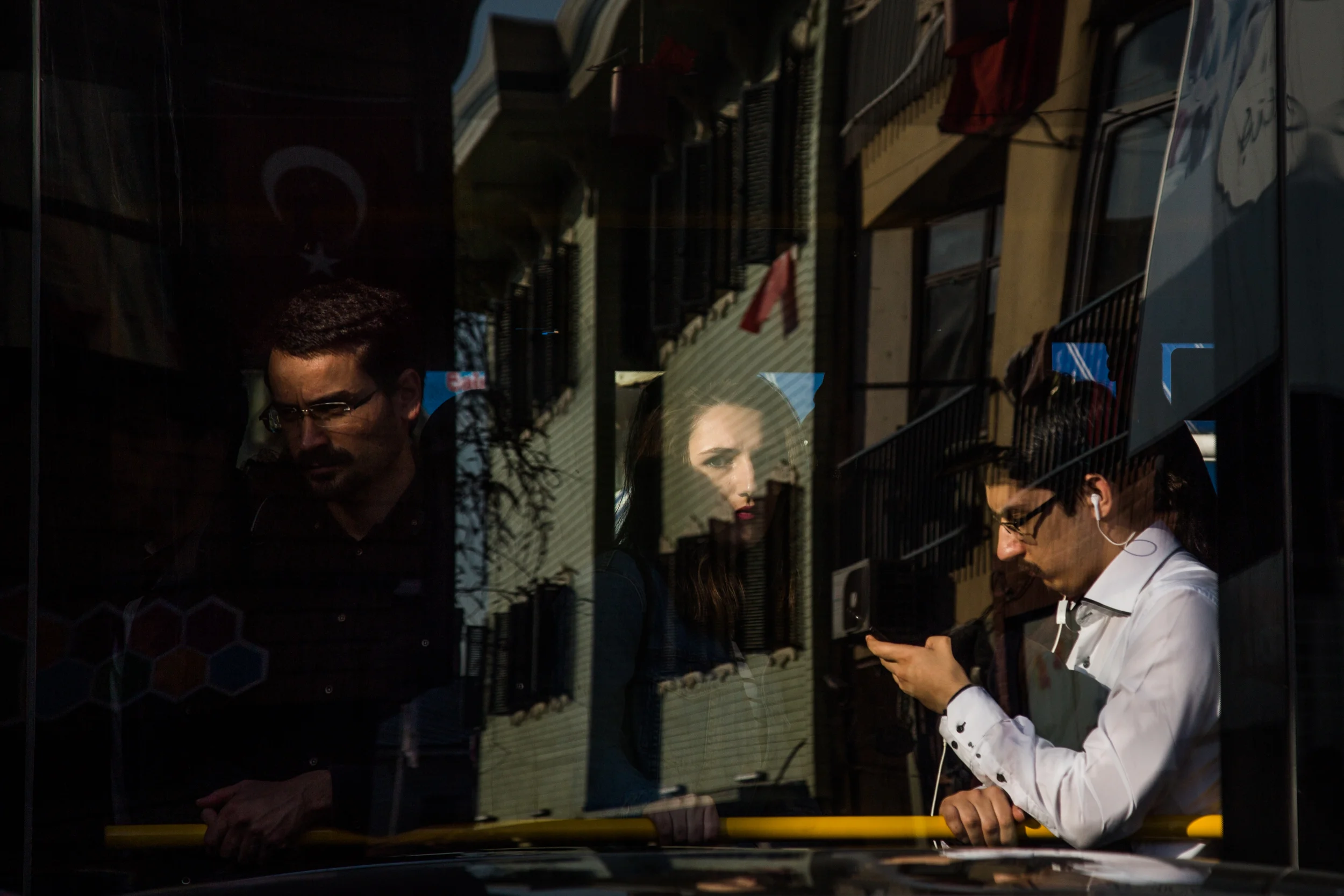 Busy street life in Çengelköy