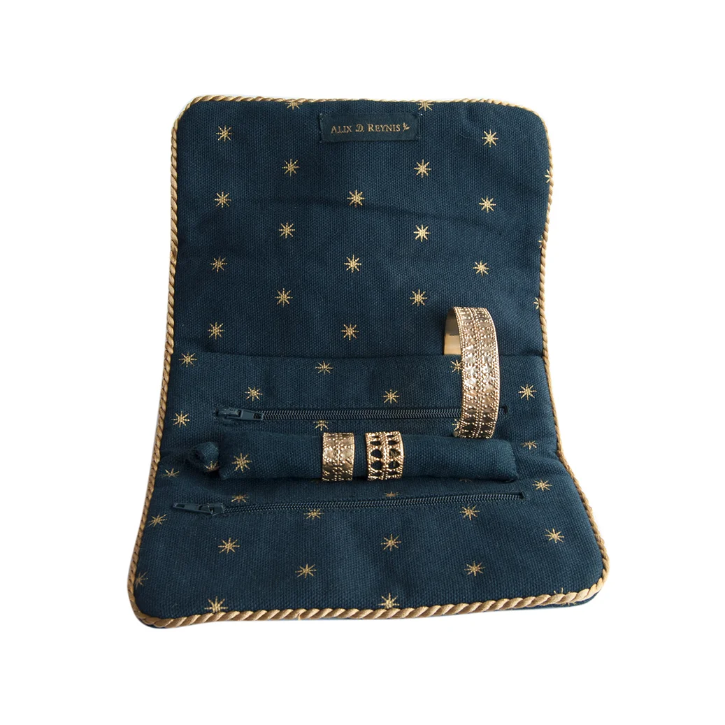 pochette-bijoux-ouvert copie.jpg