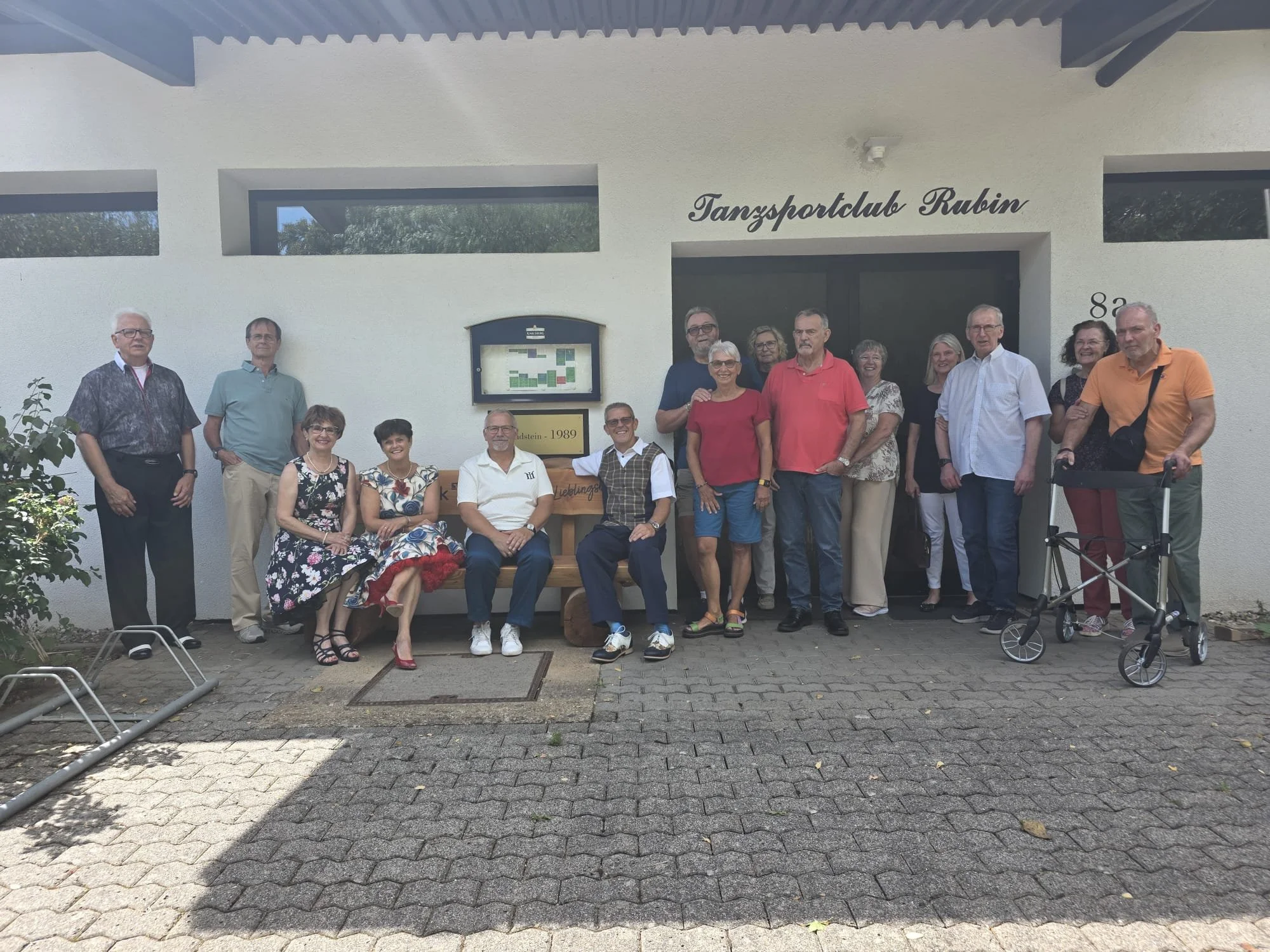 Bank Gruppenfoto.jpg