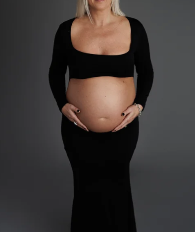 This is a beautiful, strong, and sexy look - perfect for a studio session!