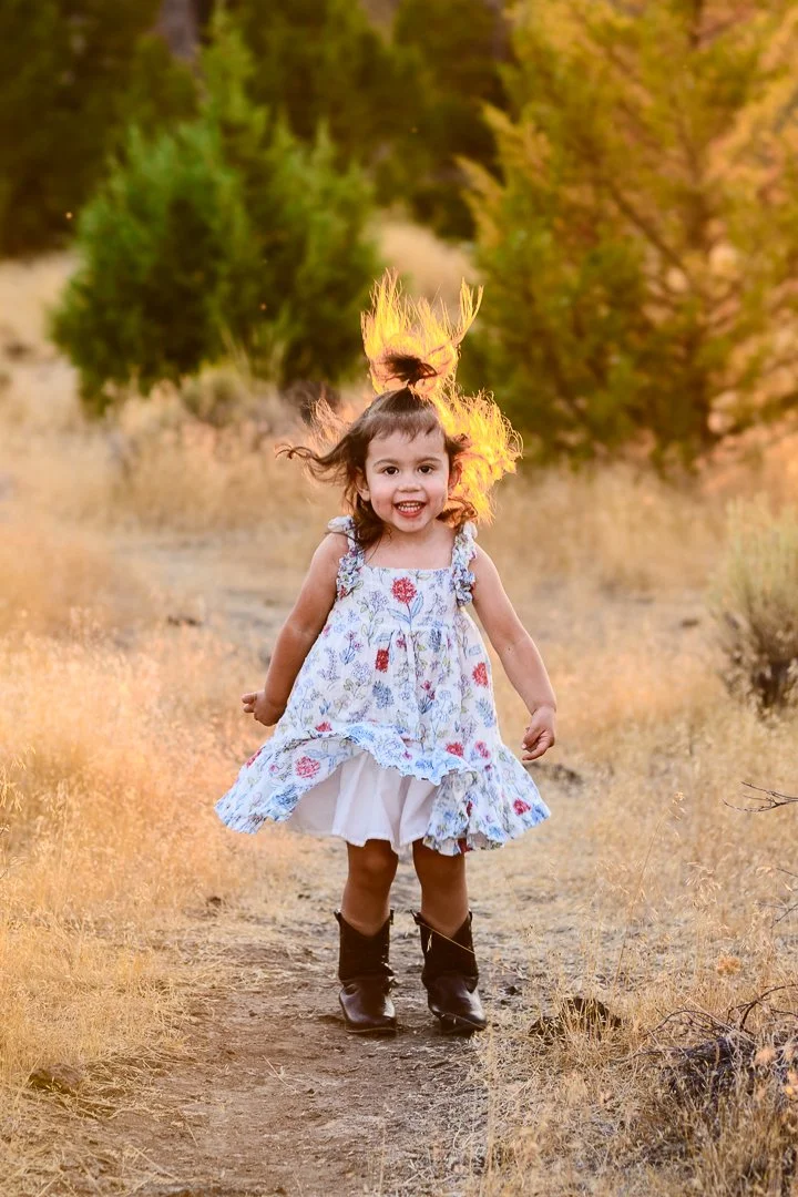 Family photographer in Redmond Oregon. Family photographer in Bend Oregon. Family photographer in Sisters Oregon. Family photographer in Prineville Oregon. 