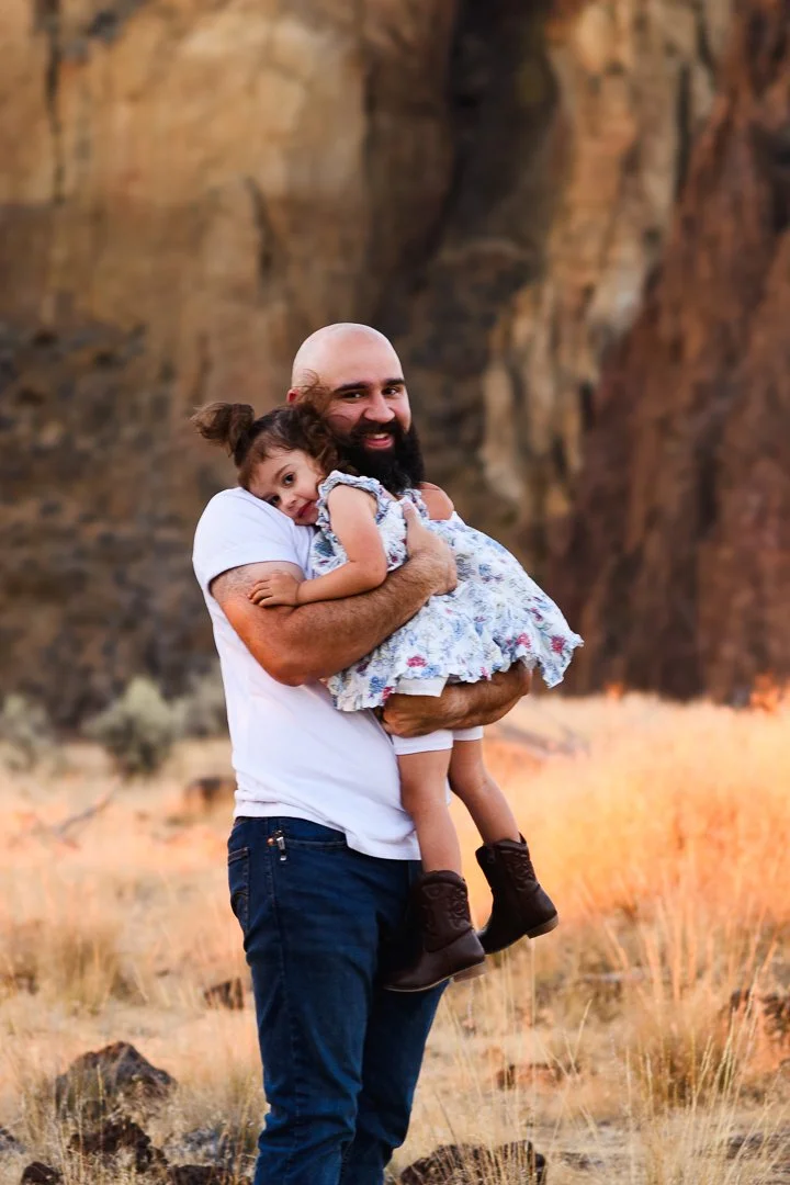Family photographer in Redmond Oregon. Family photographer in Bend Oregon. Family photographer in Sisters Oregon. Family photographer in Prineville Oregon. 