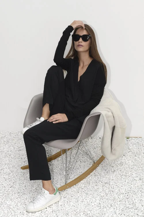 ilaria+nistri+black+shirt_avart.jpg