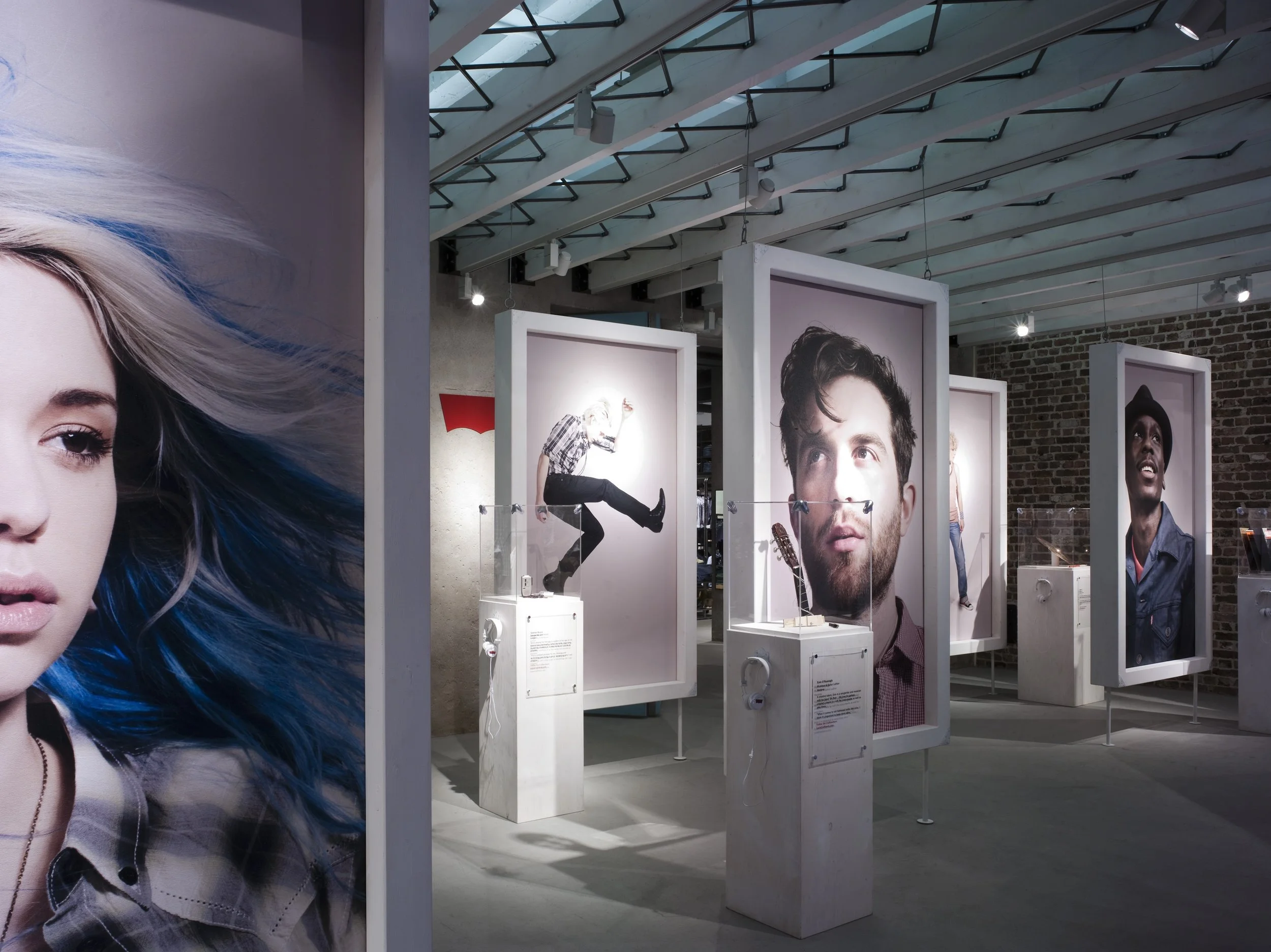 LEVI'S® - CRAFTWORKERS - VM AND DISPLAY AWARD WINNER 2010