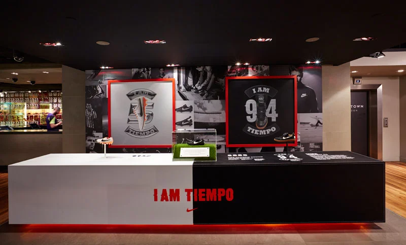NIKE® - TIEMPO