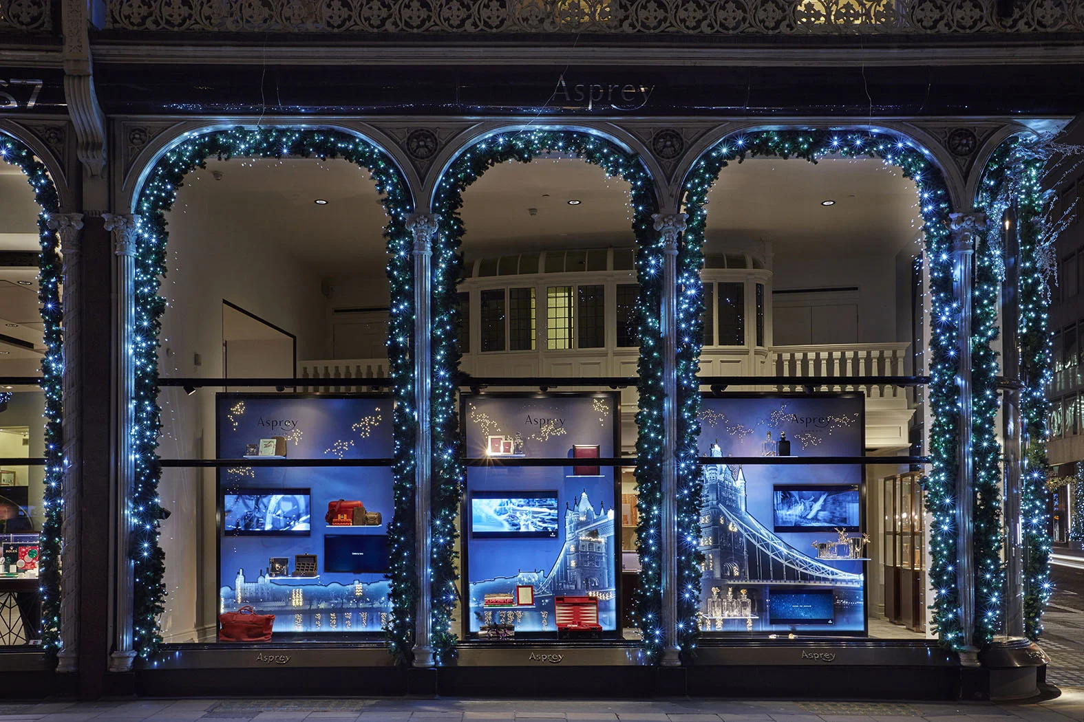 ASPREY - LONDON / NYC - RDE CHRISTMAS VM AND DISPLAY AWARD WINNER 2016