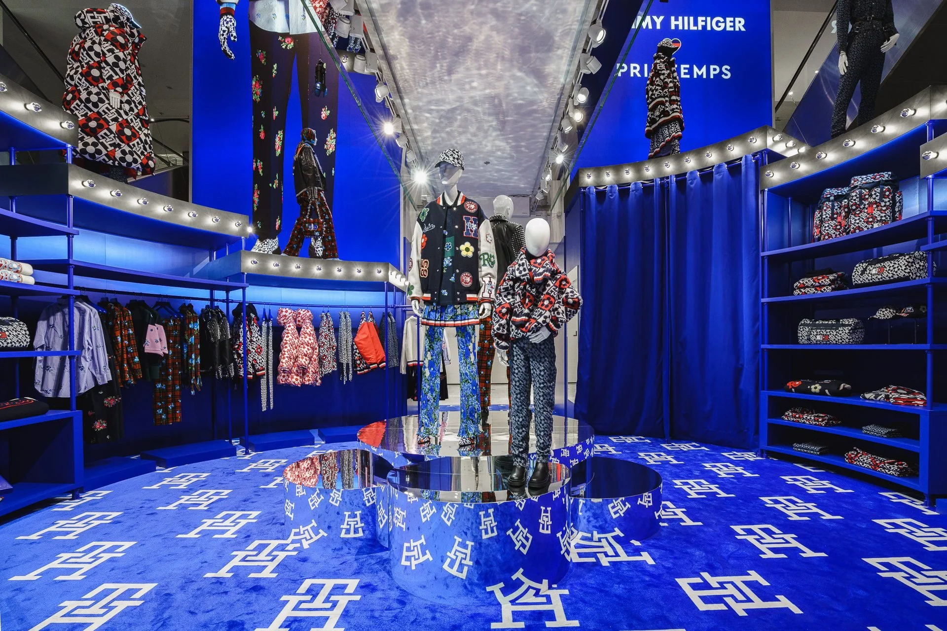 64215b8a3002c98448e64140_Tommy-Hilfiger-Store-Printemps-Paris-Warren-Lecart-Raw-collectif-21.jpg
