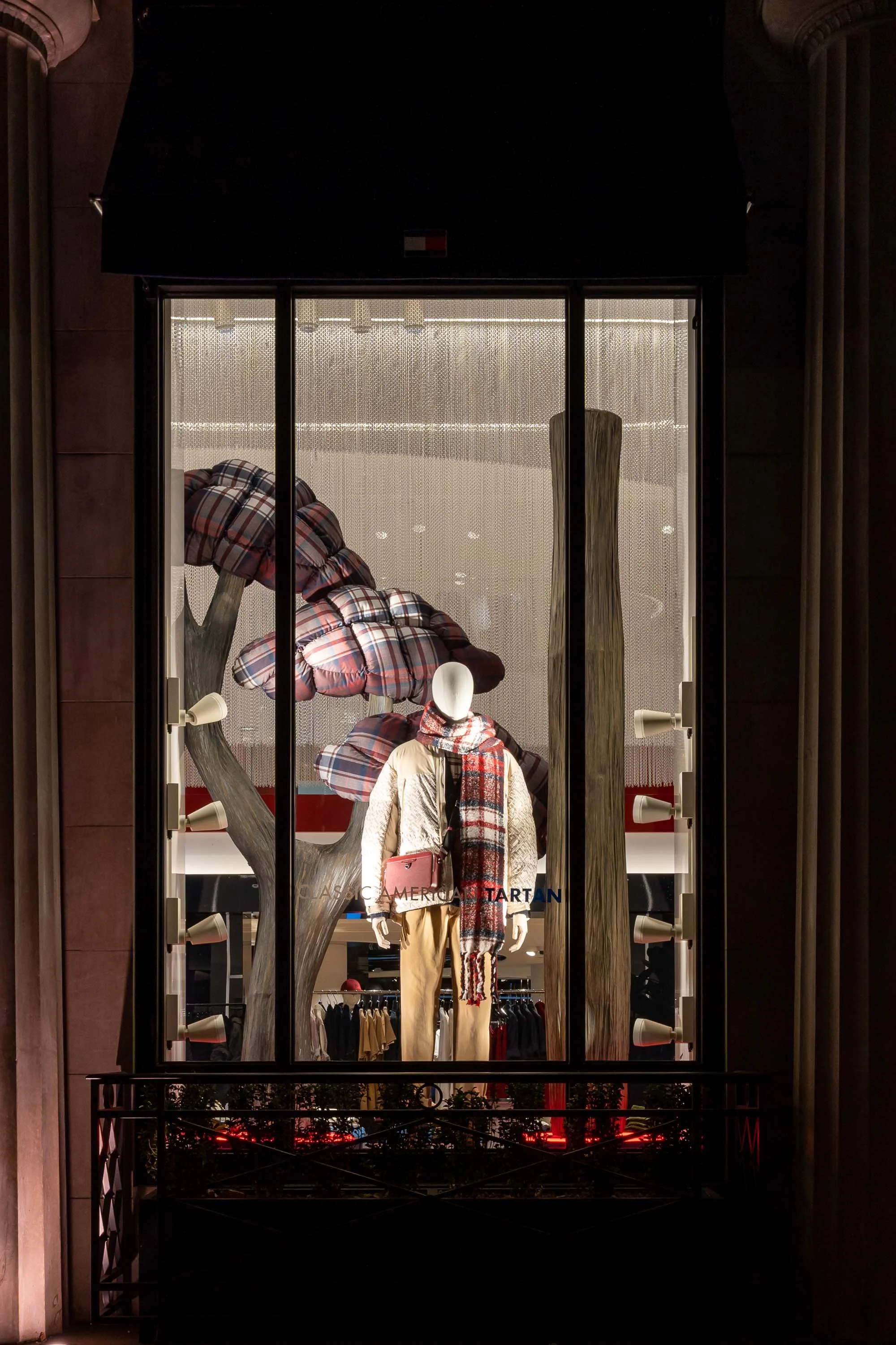 TH Capucines - Vitrines ext - Low5.jpg