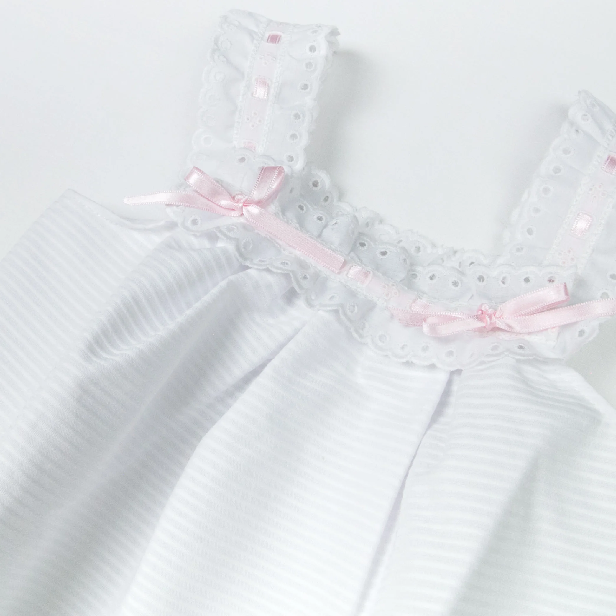 little-RO-london-girl-white-nightwear-detail.jpg