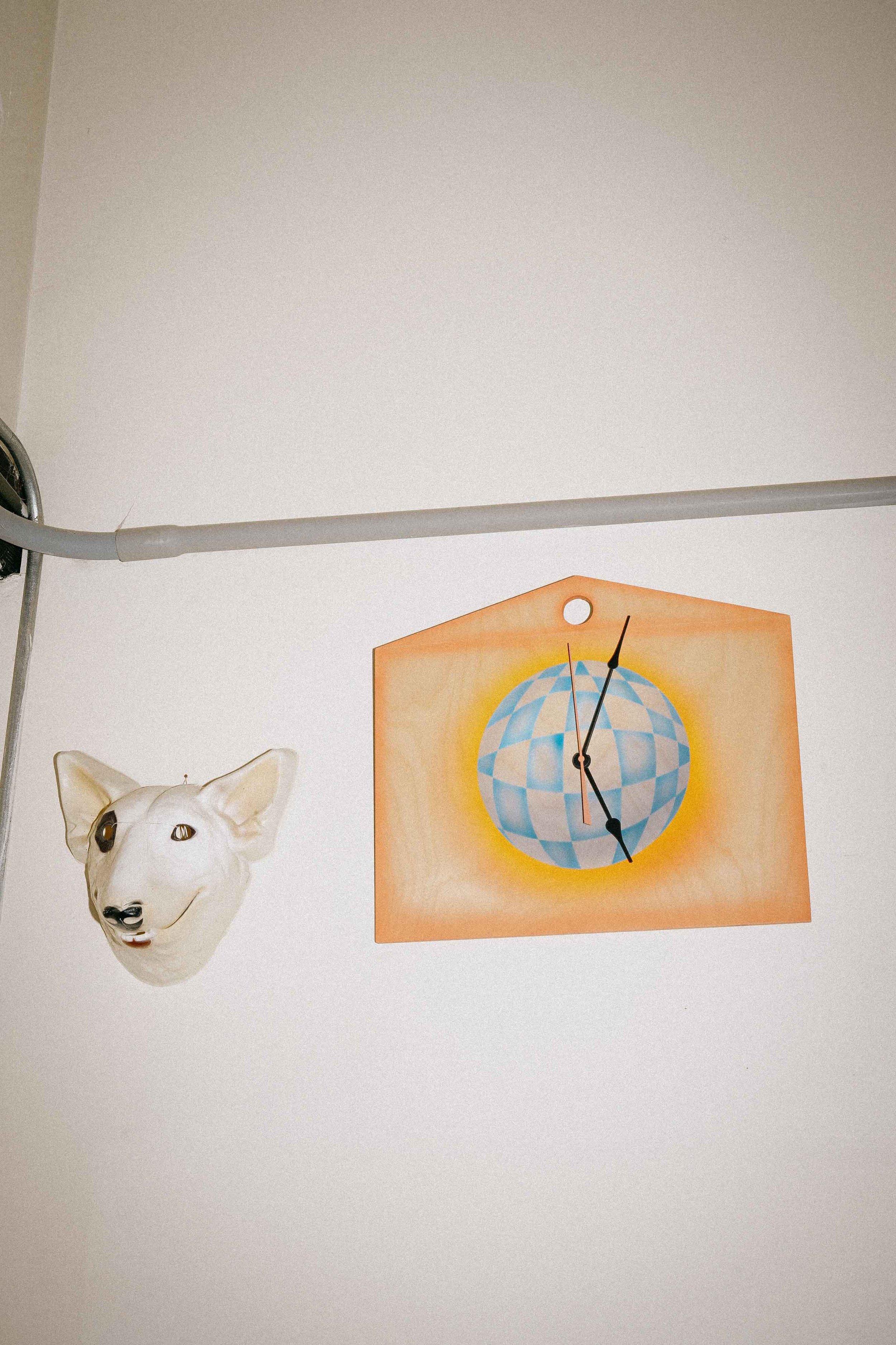 Wall Clock . 2025