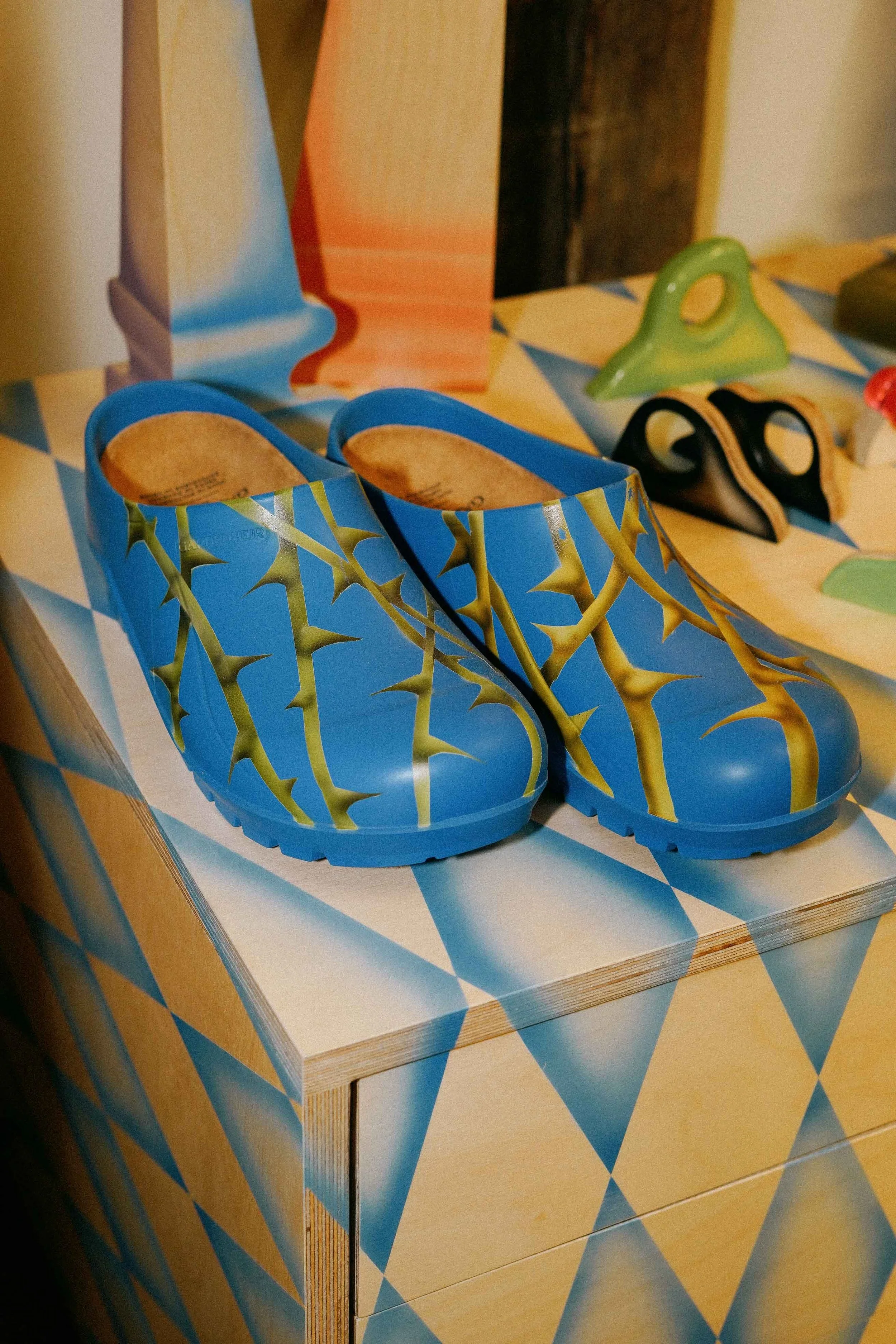 Thorn Clogs . 2025
