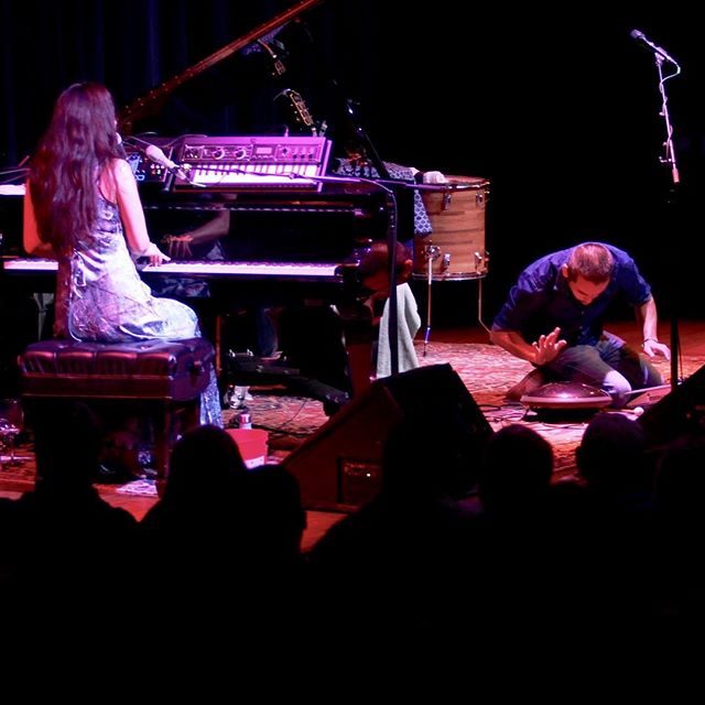 Oh man Bay Area that was so much fun last night! Big thanks to @viennatengmusic and @freightandsalvage for having me along, @karenjshih for the amazing 📸 and the audience for bringing so much love and warmth to the room. I can’t believe we get to do it again tonight! The show is sold out but they are releasing some standing room tickets at the door. Also rumor has it there may be another very special guest tonight📘☔️🧥