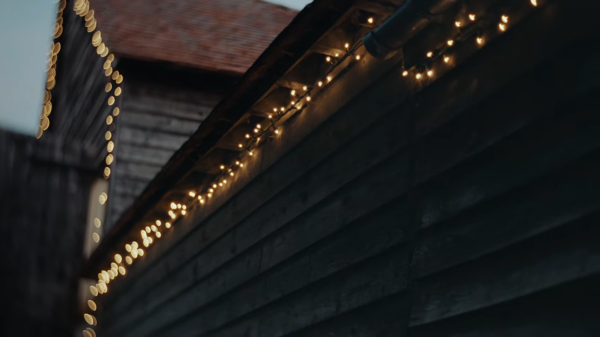Christmas 2022 Ad _ It’s Beginning To Look A Lot Like Christmas _ Waitrose 0-2 screenshot.png