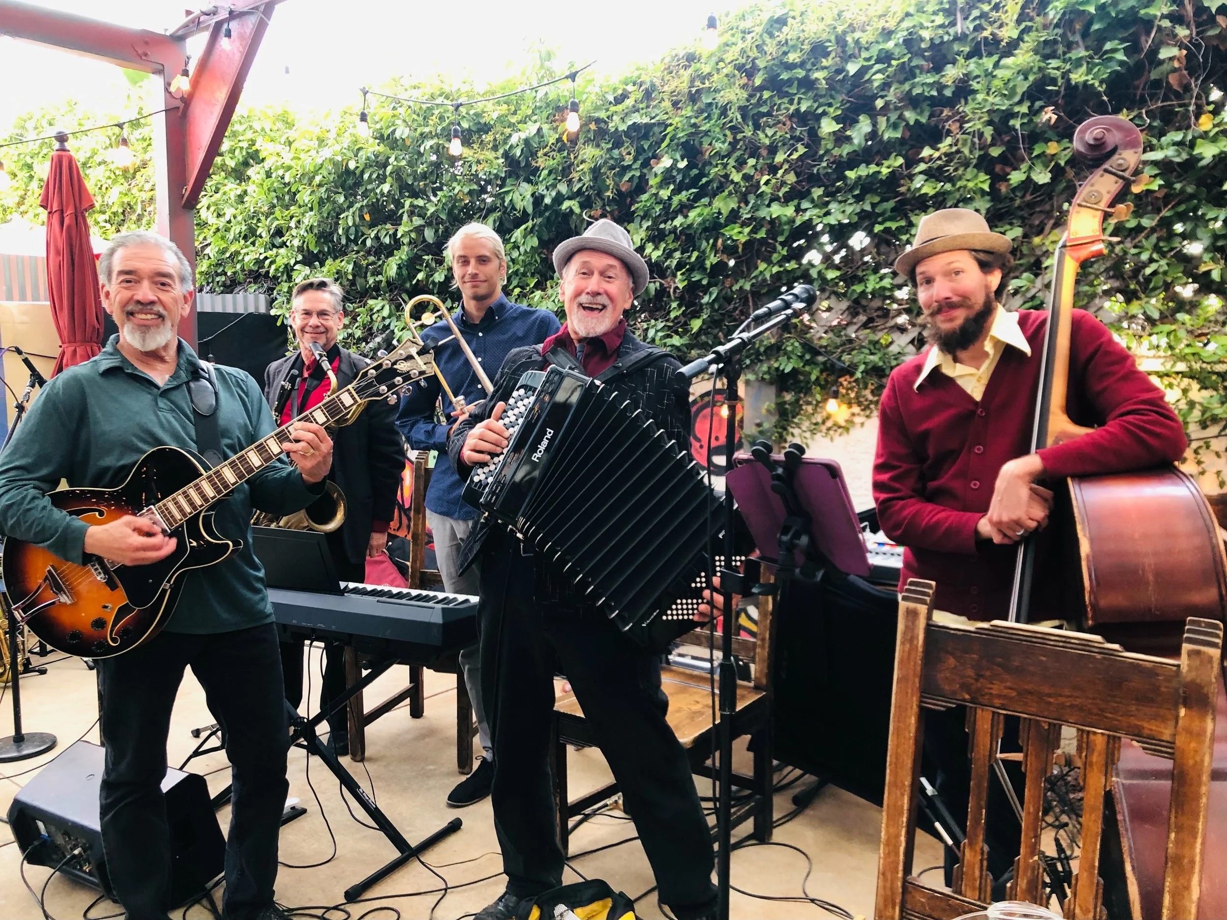 Lefty's Pizzeria on Goldfinch, Mission Hills