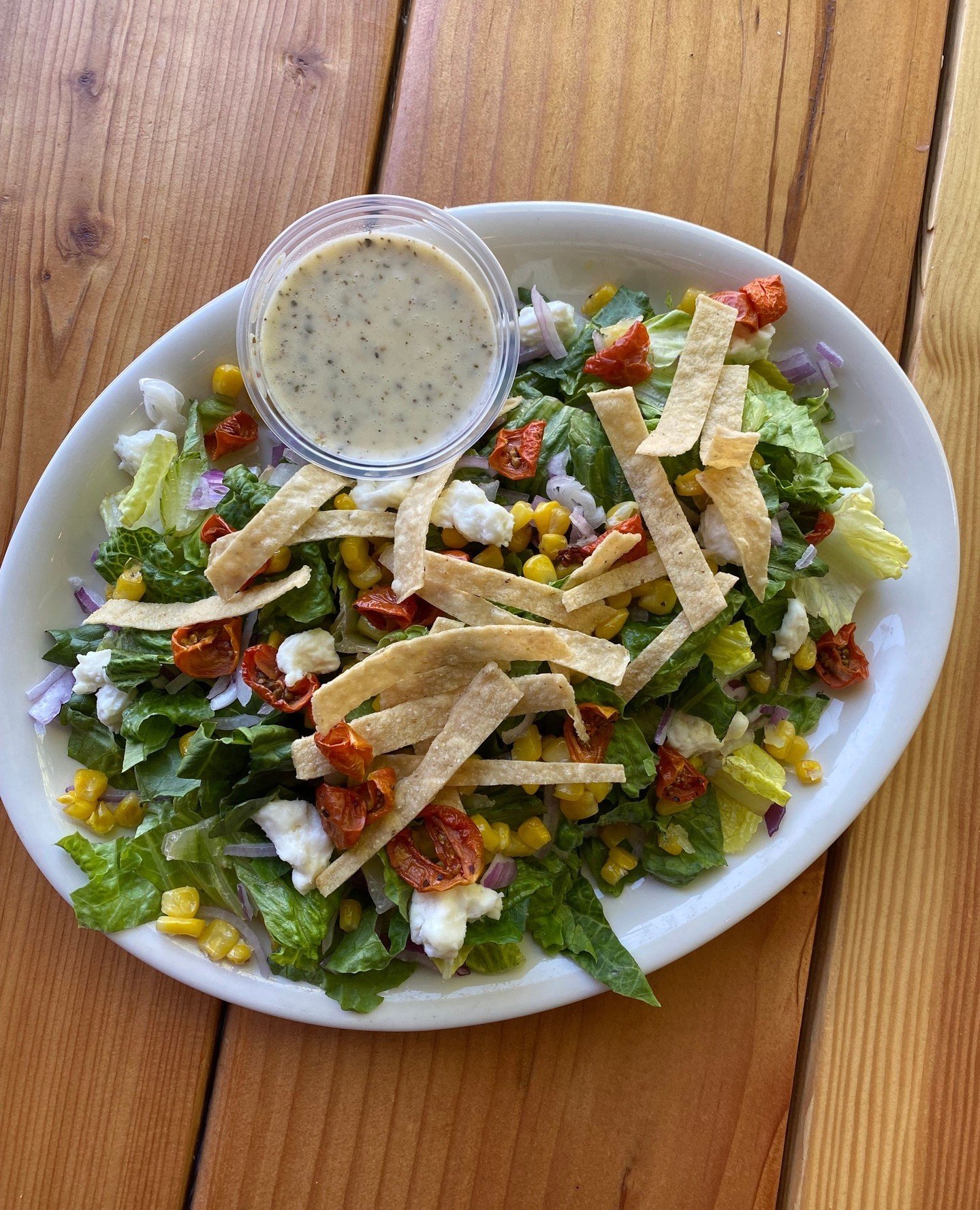 𝗡𝗲𝘄 𝗼𝗻 𝘁𝗵𝗲 𝗠𝗲𝗻𝘂: 𝗦𝗼𝘂𝘁𝗵𝘄𝗲𝘀𝘁 𝗦𝗮𝗹𝗮𝗱⁠
A light &amp; fresh seasonal salad fit for warmer weather! Crunchy romaine topped with roasted corn, dried tomatoes, chopped red onion, and creamy queso fresco. Garnished with fried tortilla