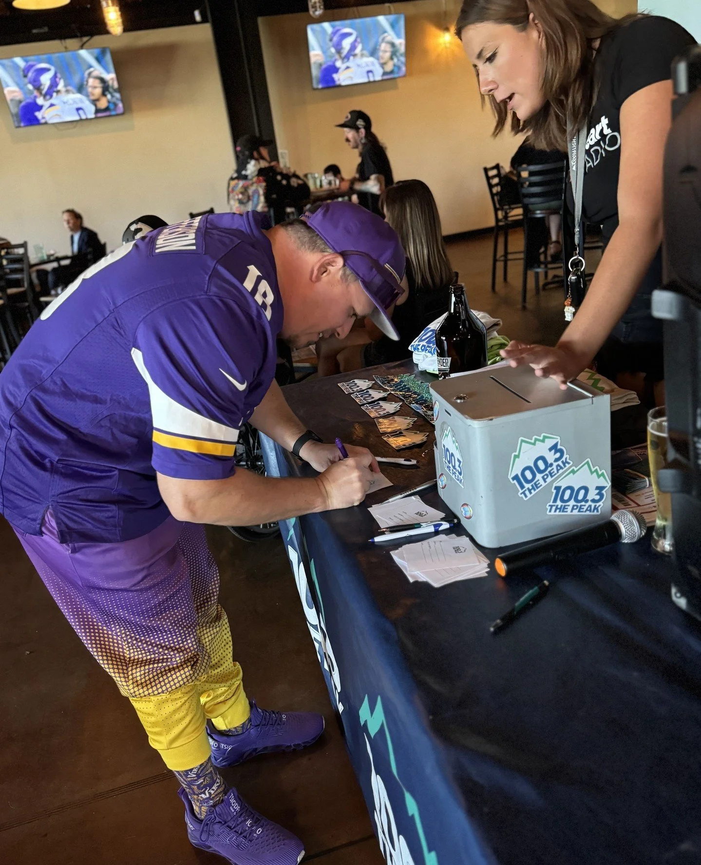 🏈 Who's game for a 𝐅𝐎𝐎𝐓𝐁𝐀𝐋𝐋 𝐆𝐄𝐓𝐀𝐖𝐀𝐘?⁠
⁠
Our friends at @1003thepeak will be giving away a 𝐅𝐎𝐎𝐓𝐁𝐀𝐋𝐋 𝐆𝐄𝐓𝐀𝐖𝐀𝐘 to a lucky 𝐌𝐎𝐍𝐃𝐀𝐘 𝐍𝐈𝐆𝐇𝐓 𝐖𝐀𝐓𝐂𝐇 𝐏𝐀𝐑𝐓𝐘 fan! ⁠
⁠
Every Monday night starting at 6 p.m. at Steel