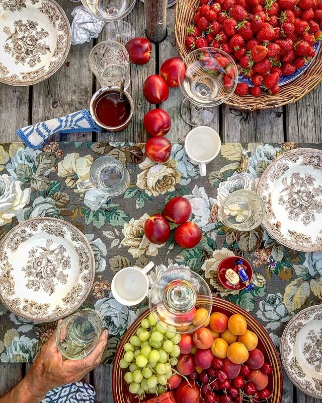 Finally time for gatherings around the table/ #gatherandfeast 
More details in my today&rsquo;s stories &bull;
&bull;
&bull;
&bull;
&bull;
#darktablemood #mymagicalmorning #inspiremyinstagram
#beautyinsimplicity #abeautifulmess
#comfortfood #godtno
#