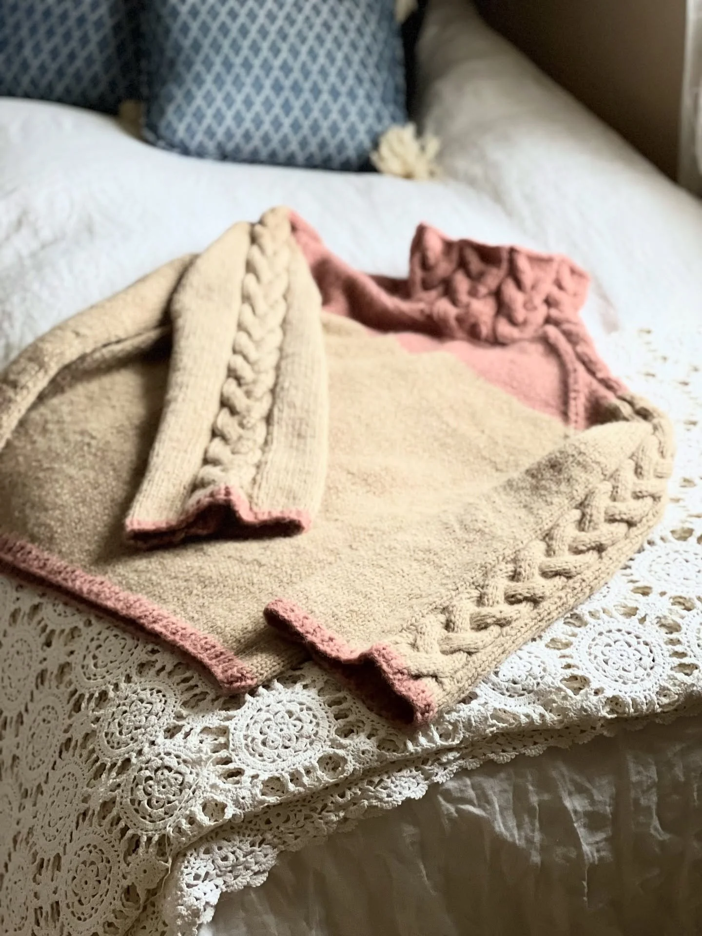 This is the season when my knitting needles come out.
Cold days and darkness keep me indoors, creating space for slow craft.
One of these sweaters is my own design.
What do you like to make during the winter months?

#handknitted #knittingseason #own