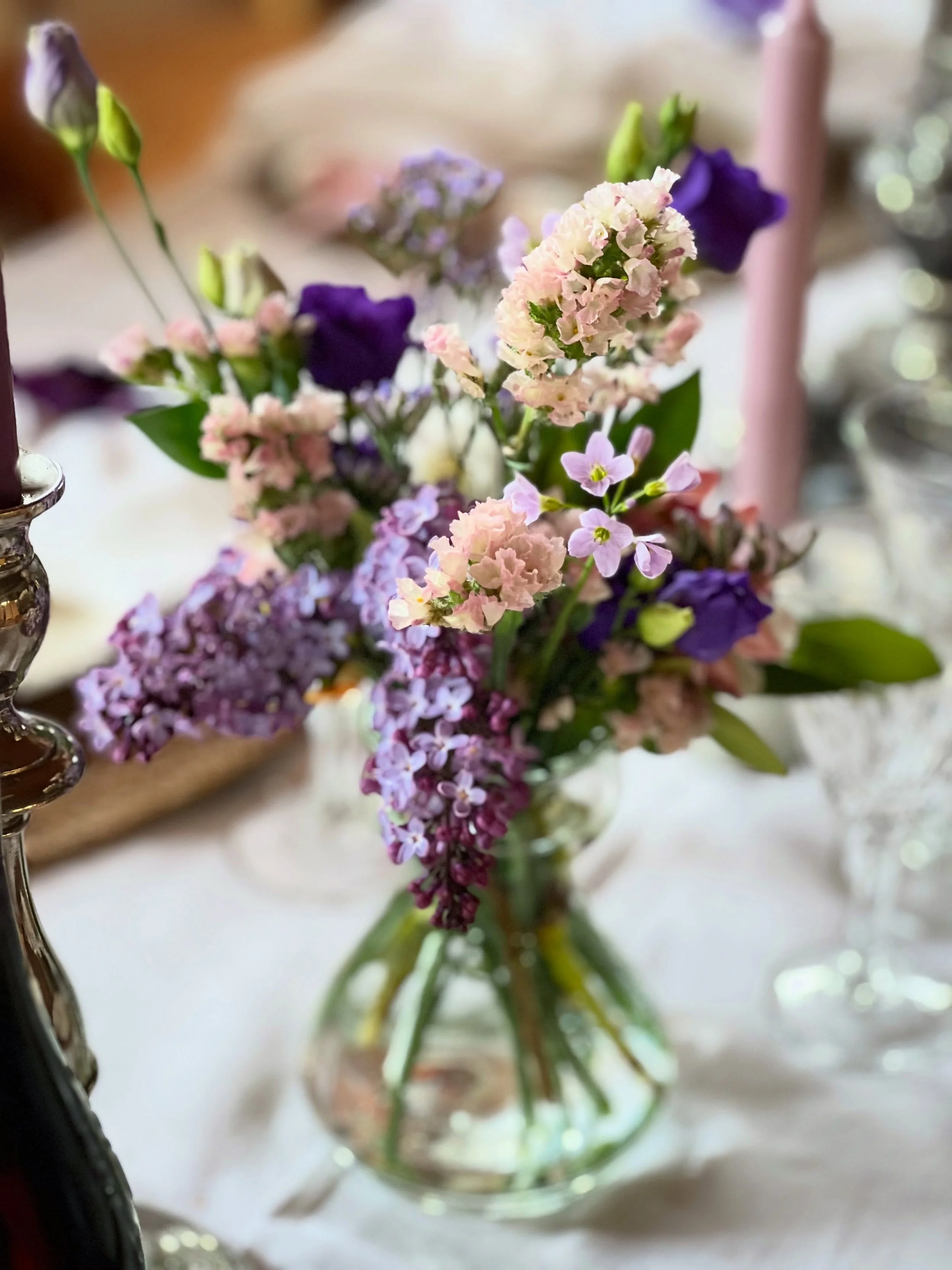 Testing table flowers for the wedding.
A little garden, a little lilac, a little imperfect beauty.

.
.
.

#heimgar
#tablesetting
#gardenflowers
#countrywedding
#slowliving