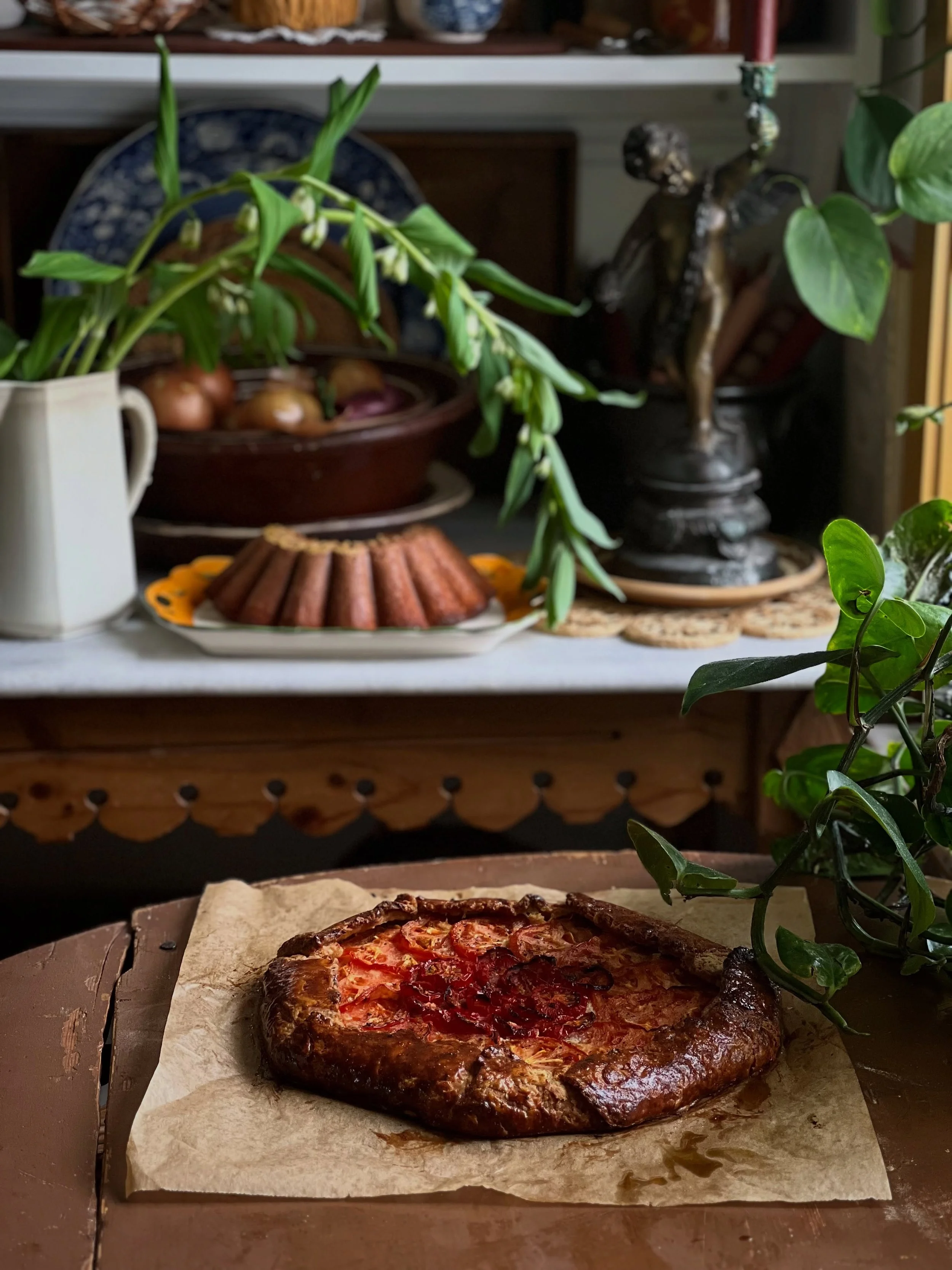 Tomato Tart
A rustic tomato tart that tastes like summer.
&bull;
Pastry
&bull;
1 egg
1 tsp white wine vinegar
6&ndash;7 tbsp ice cold water
375 g flour
1 tbsp sugar
1.5 tsp thyme or oregano
1 tsp salt
1 tsp lemon juice
225 g butter
&bull;
Whisk toget
