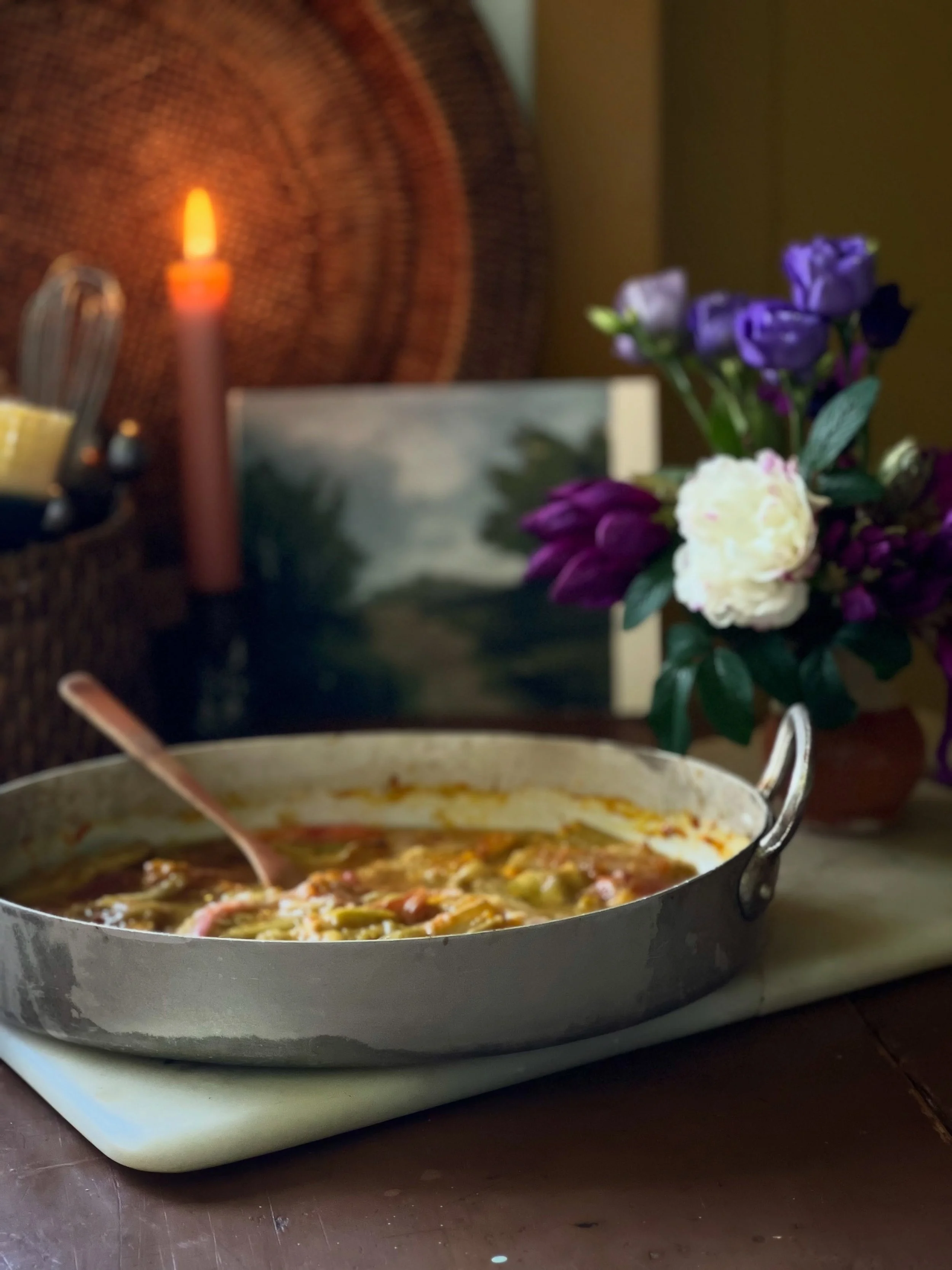 Right now, it&rsquo;s all about rhubarb. In every possible form. Today it&rsquo;s slow-roasted in the oven with orange, honey, and a touch of vanilla paste. Served warm over creamy yogurt, it&rsquo;s simple, rustic, and tastes like early summer in a 
