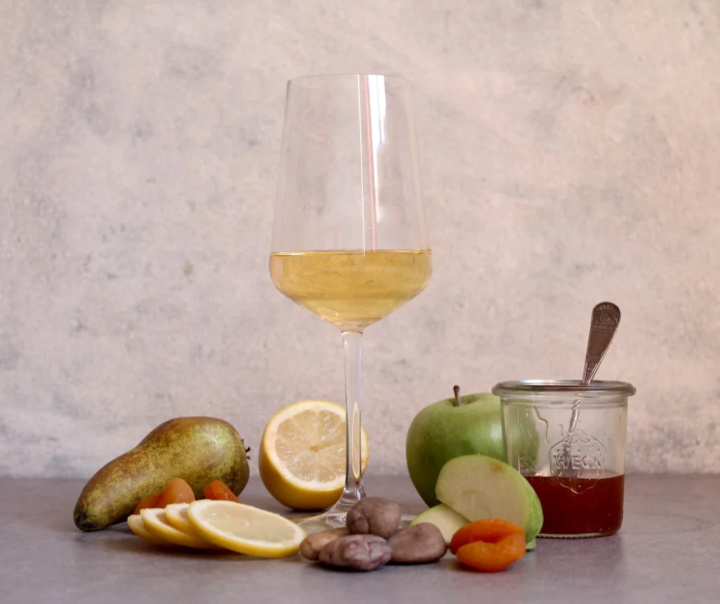 Key flavours: Pear, Apricot, Lemon, Green Apple, Wet Stone, Honey