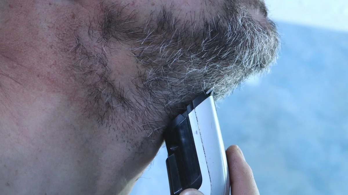 How to Trim a Medium-Length Beard
