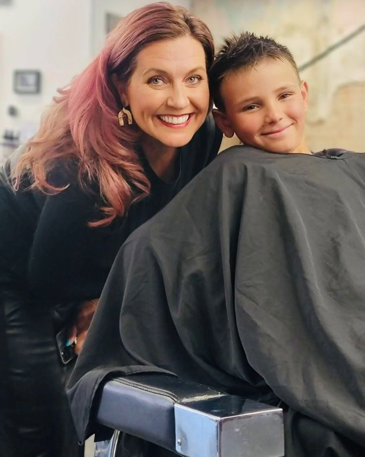 Stylish modern mullet haircut for men