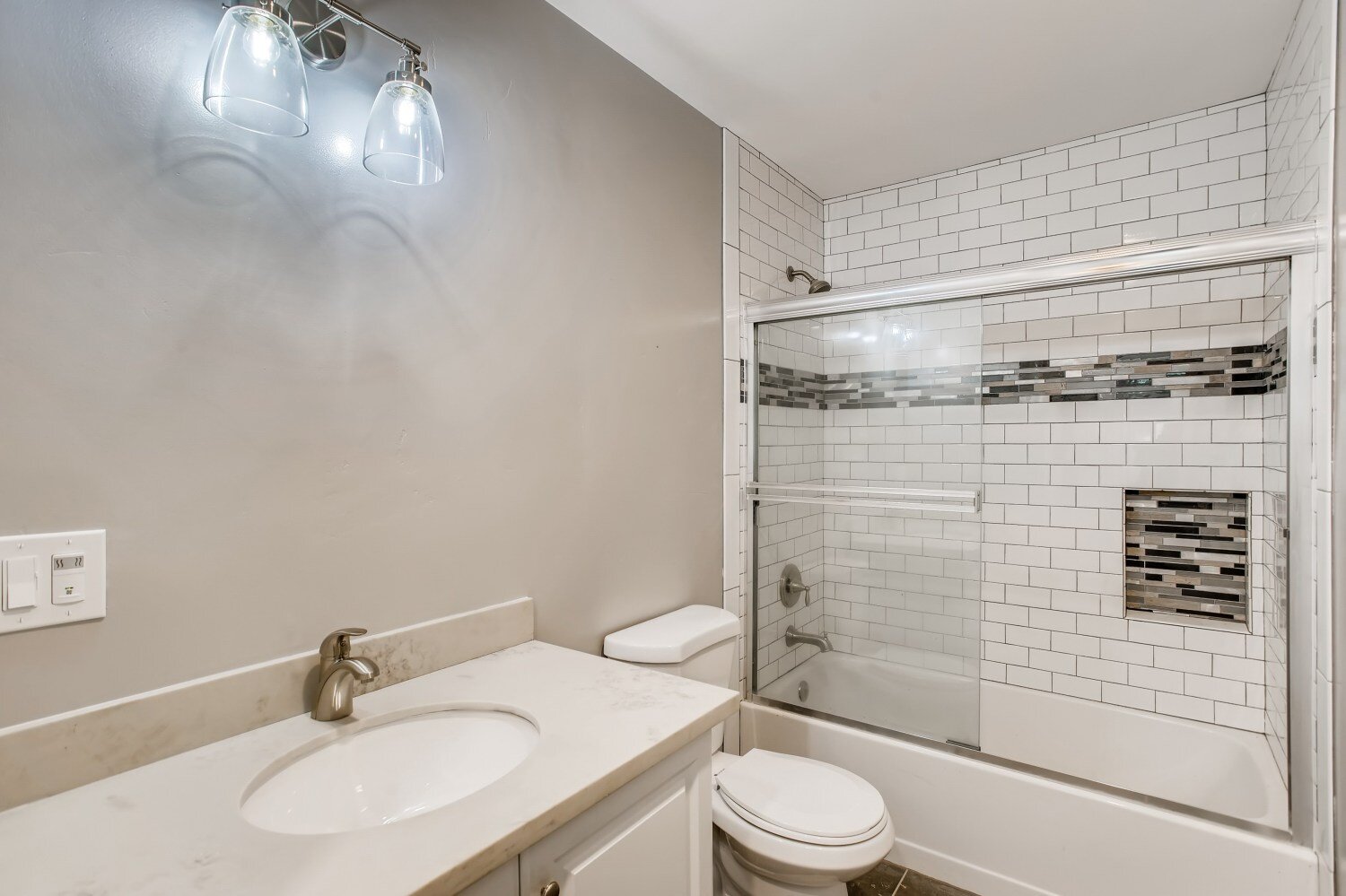 10549 Indian Hill Rd Auburn CA - Web Quality - 008 - 09 2nd Floor Bathroom.jpg