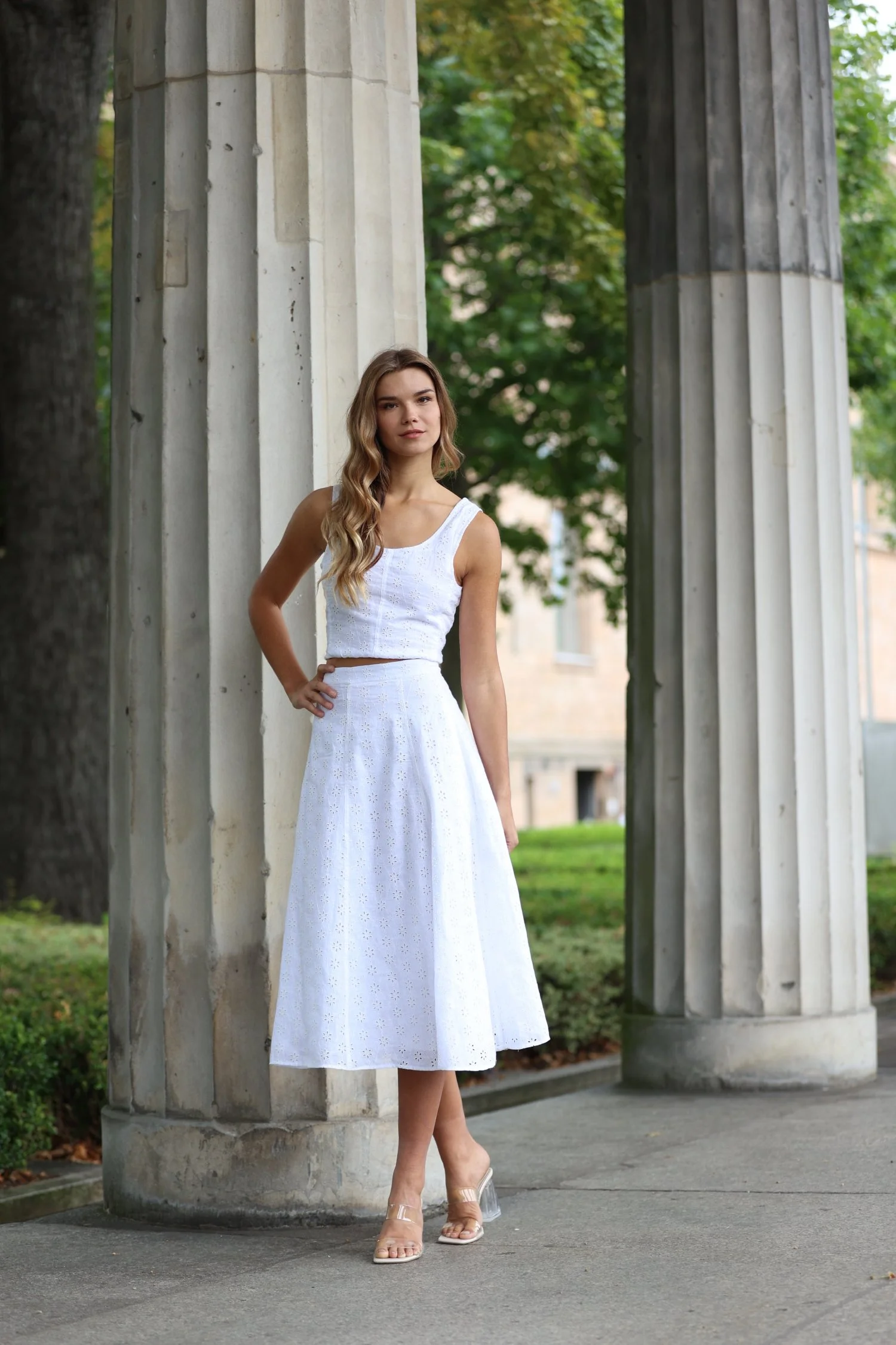 Rock aus Baumwoll-Batist mit Lochstickerein