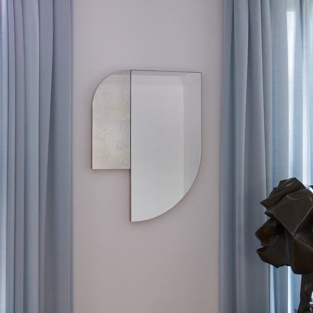 Juno mirror looking lovely. 
In stock now
.
.
.
.
.
#modernmirror #interior #interiordesign #interiorinspiration #designhunter #minimalism #minimalisthome #minimalistinterior #neutralstyle #neutraldecor #homedesign #design  #interior #inteiordesign #