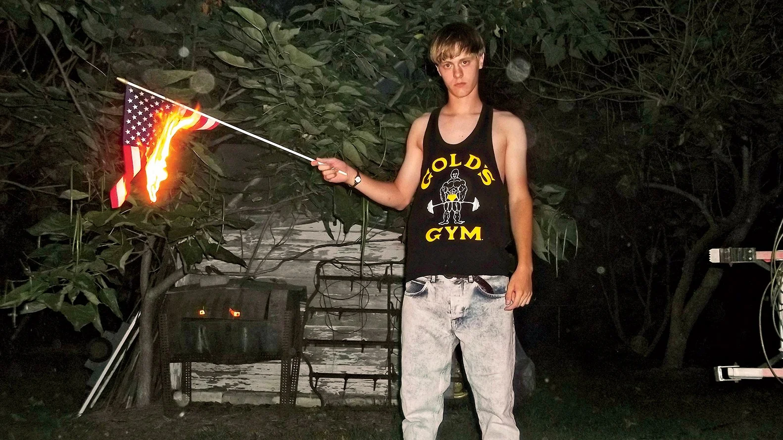 Creep can't even burn an American flag properly. Sad. Shame. 