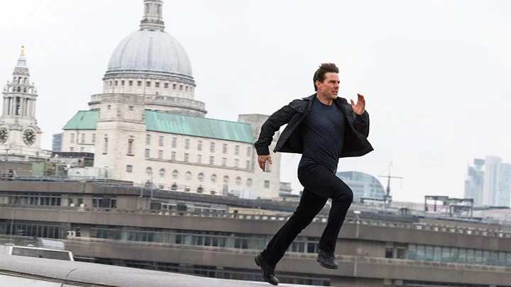 Stop running so fast, Tom Cruise! You'll trip and hurt yourself! 