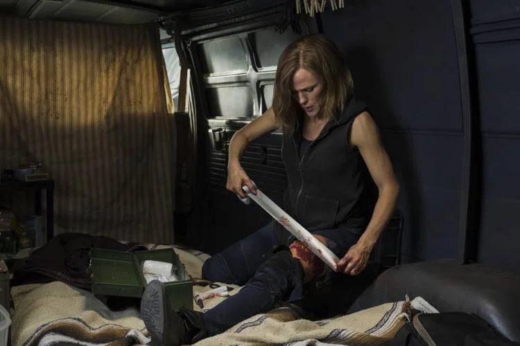 Jennifer Garner relaxes between takes 