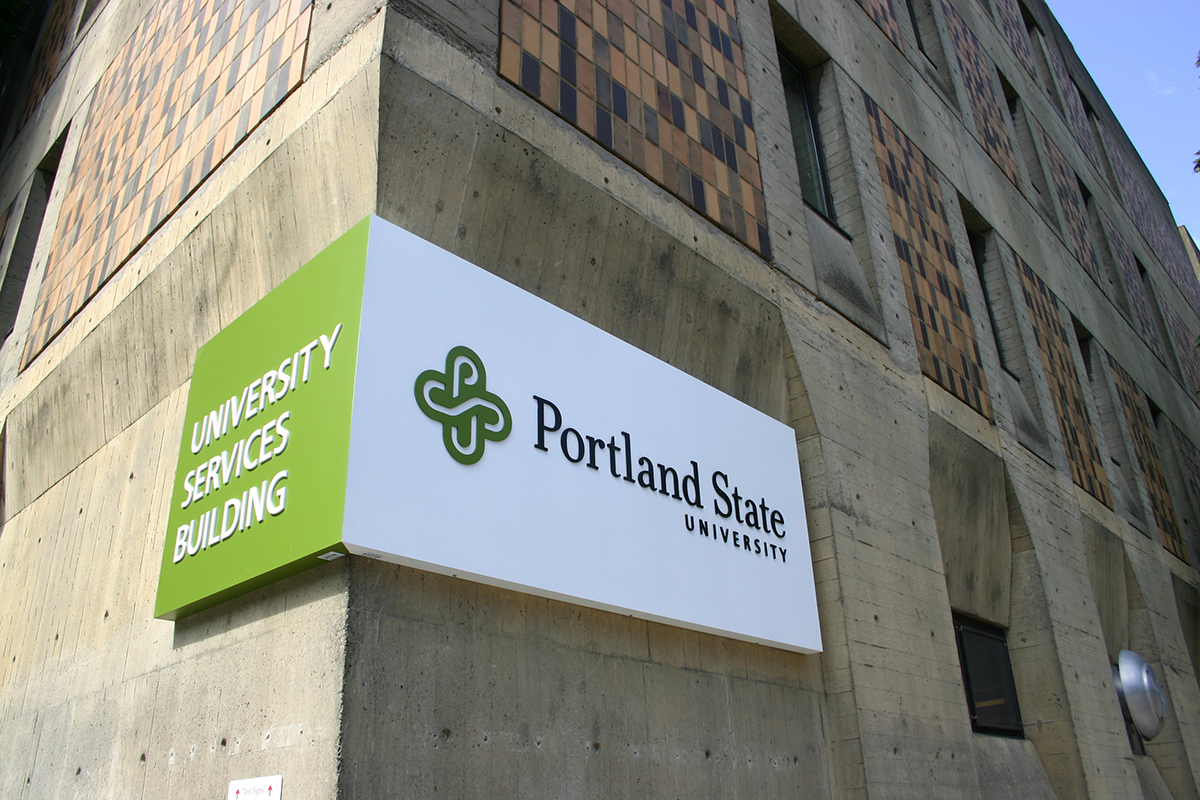 As Oregon's largest urban university, PSU occupies over 50 acres with 50 buildings and 10 residential student housing units. The location in the heart of one of America's most dynamic cities with 28,000 students, required an exterior branded wayfinding system to define the campus boundaries. The program became the common graphic element that helped define the 50 acre site and assist students and visitors with primary wayfinding and identification as they navigate throughout the urban campus.