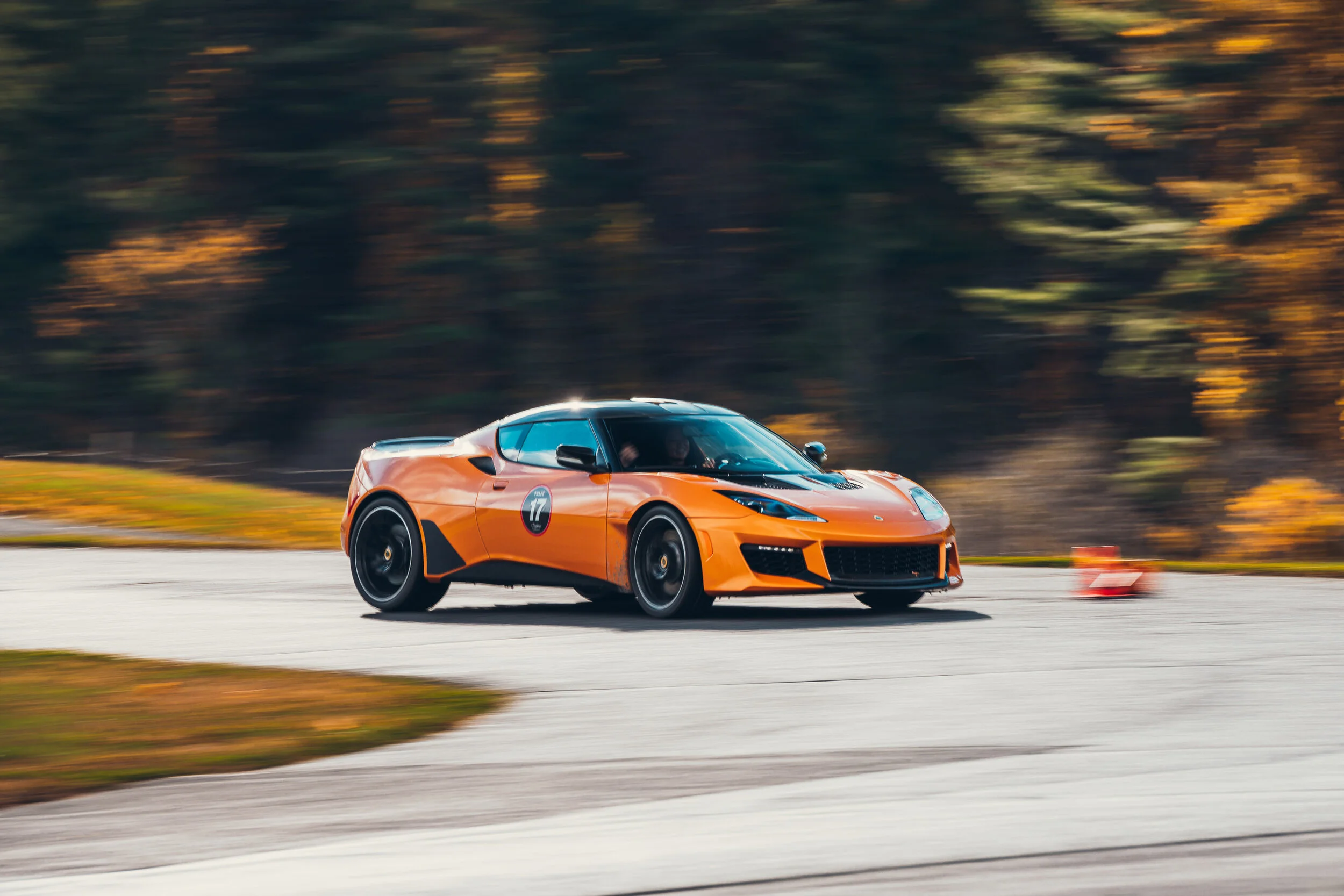 Avants Partners With Road & Track