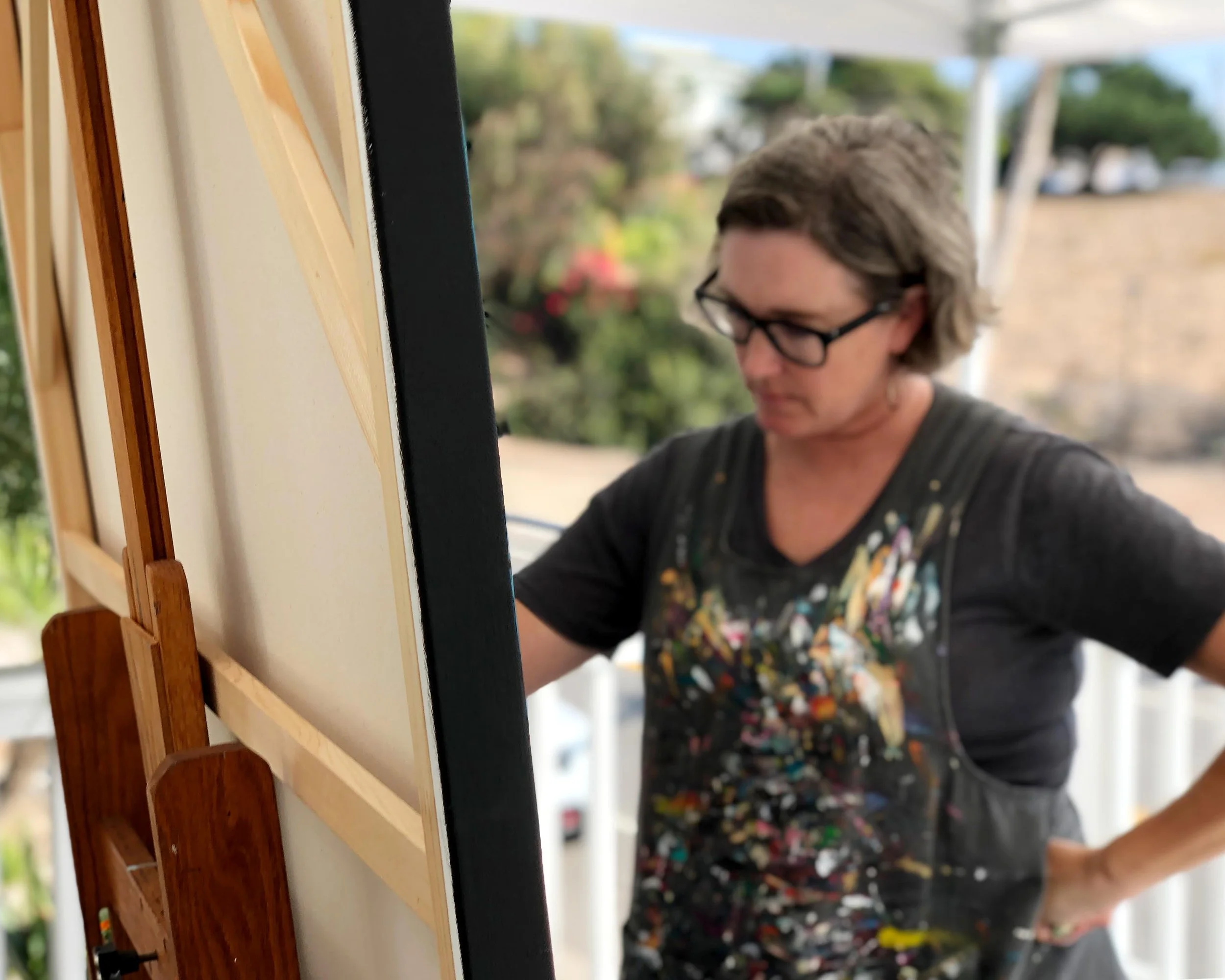 Artist Lyn Hiner is as Fun and Friendly as She is Talented — Avants