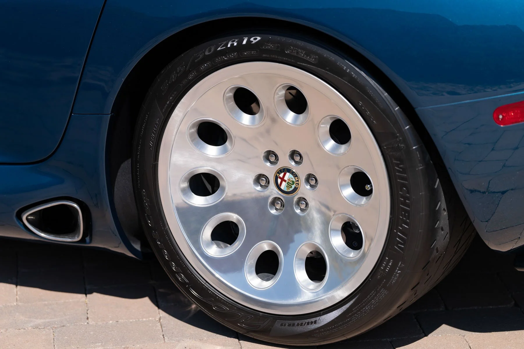 2010 Alfa Romeo TZ3 Stradale_29.jpg