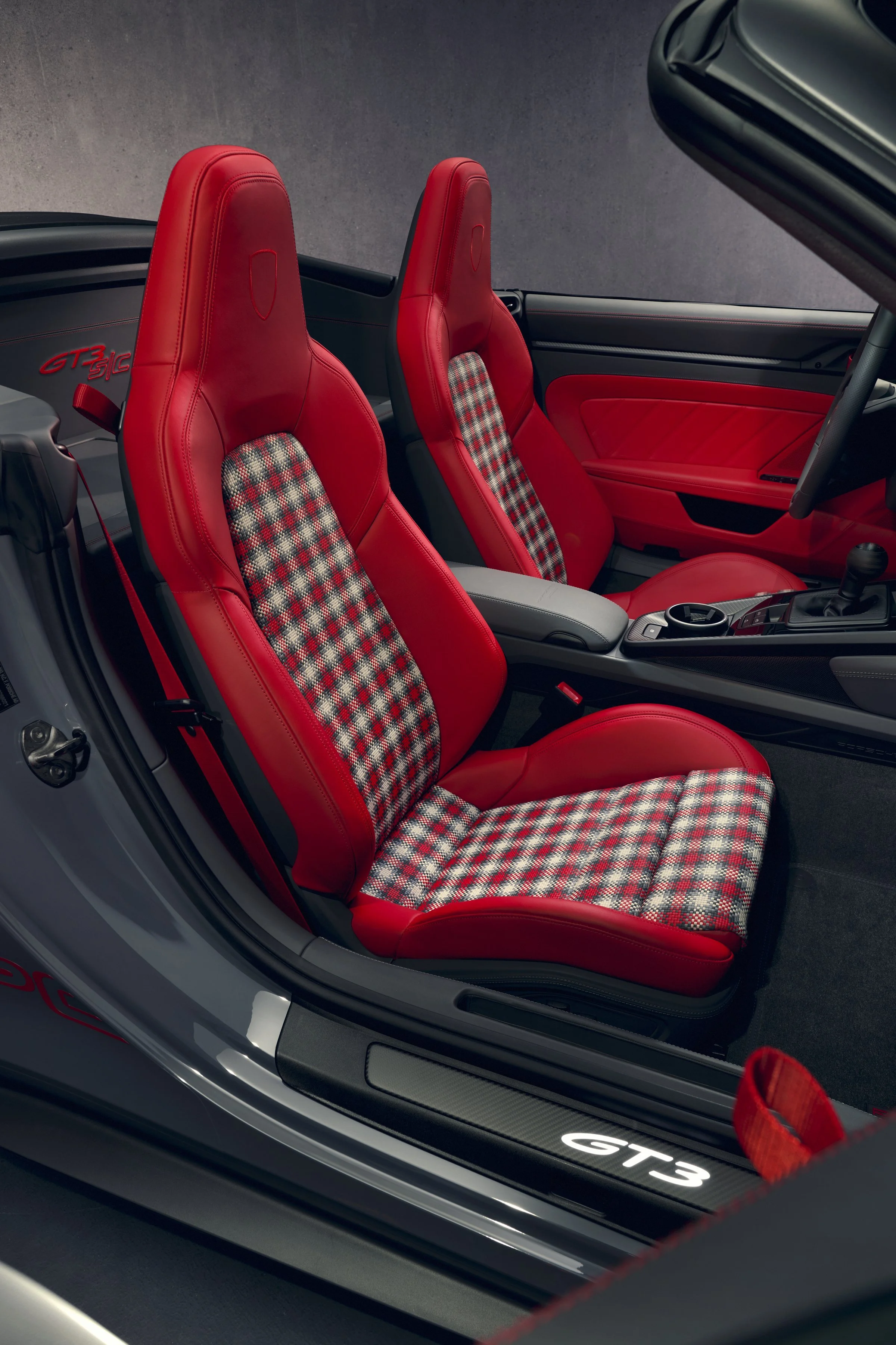 Porsche_GT3_S_C_Streetstyle_Interior_2_683x1024_A4_RGB.jpg