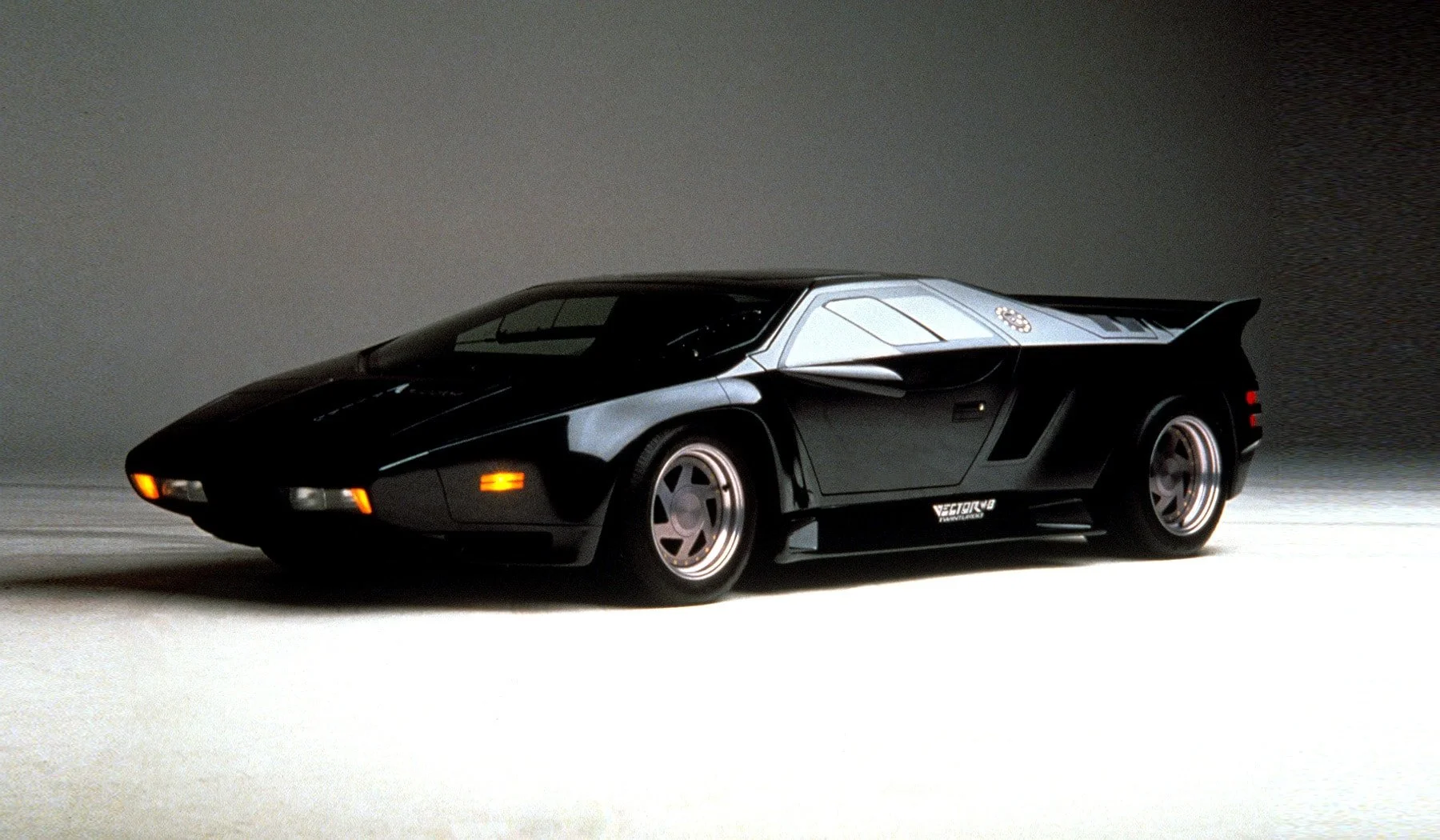 a-look-back-at-the-audacious-vector-w8-the-first-supercar-built-in-the-us-169631_1.jpg